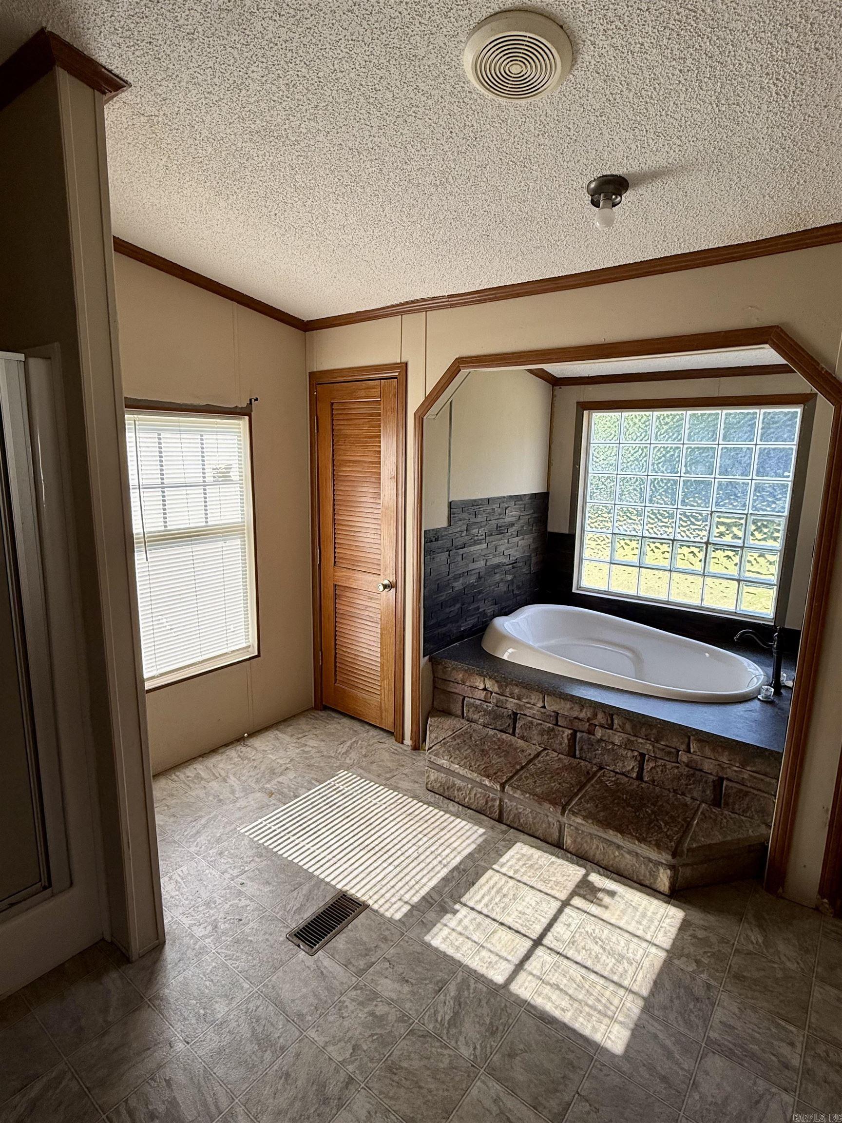 955 Nctr Rd. Property Photo 6