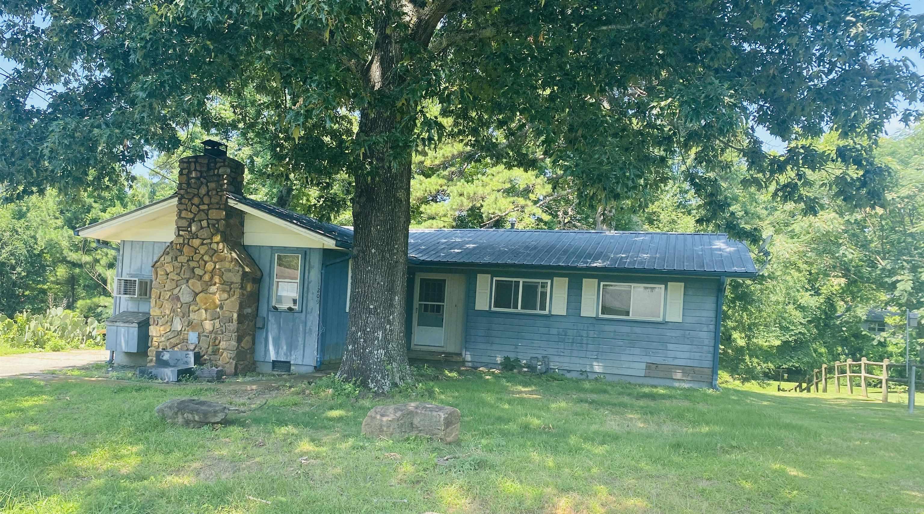 1209 12th Street Property Photo 2