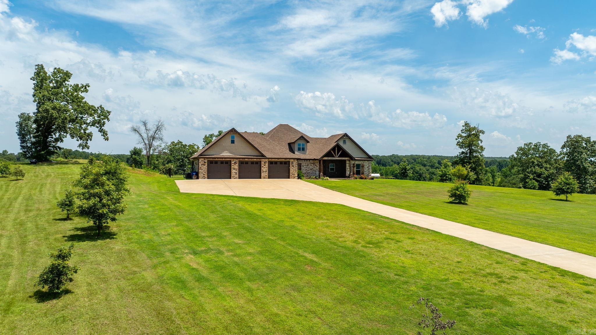 31 Winterberry Drive Property Photo 3