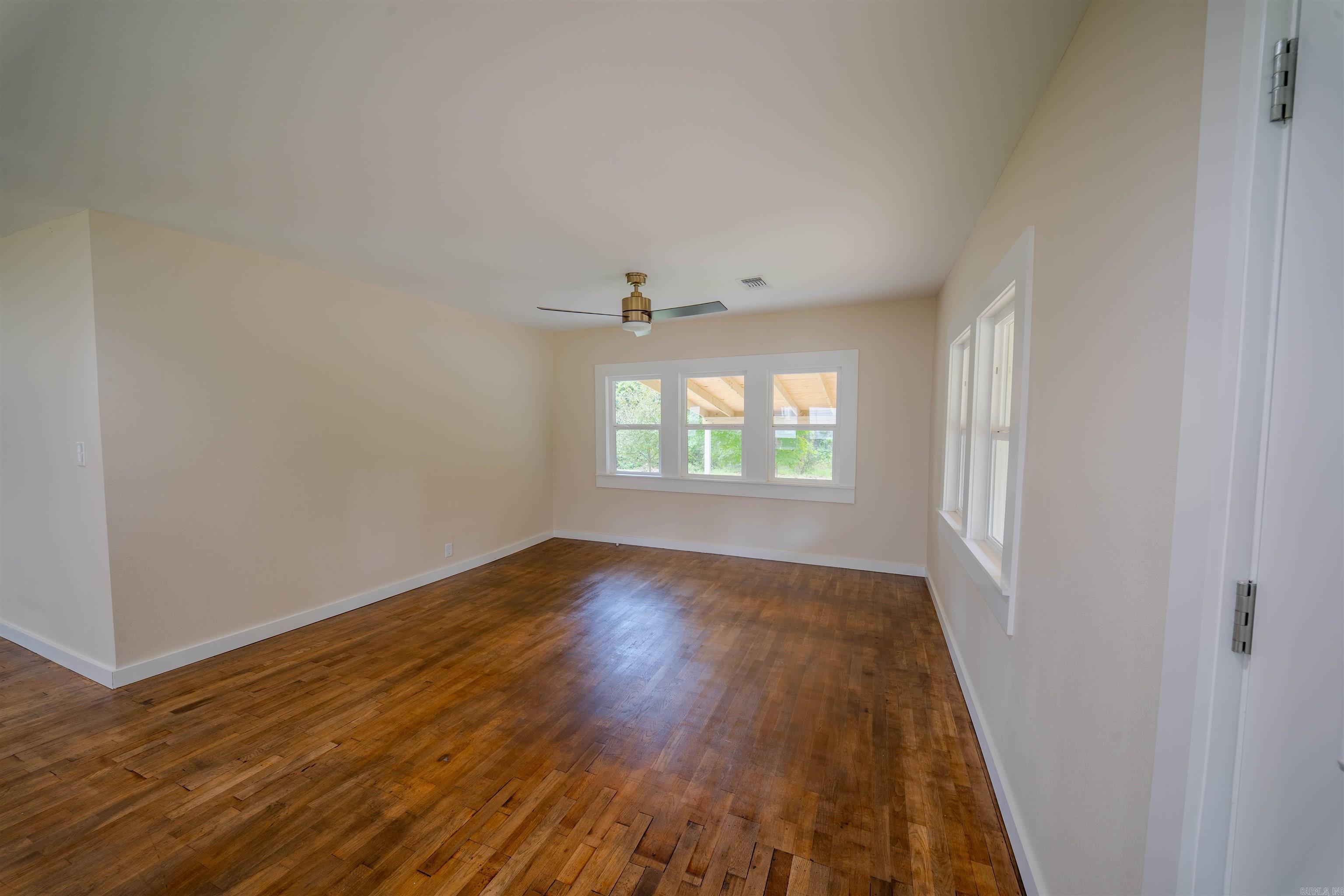 626 Mahony St Property Photo 3