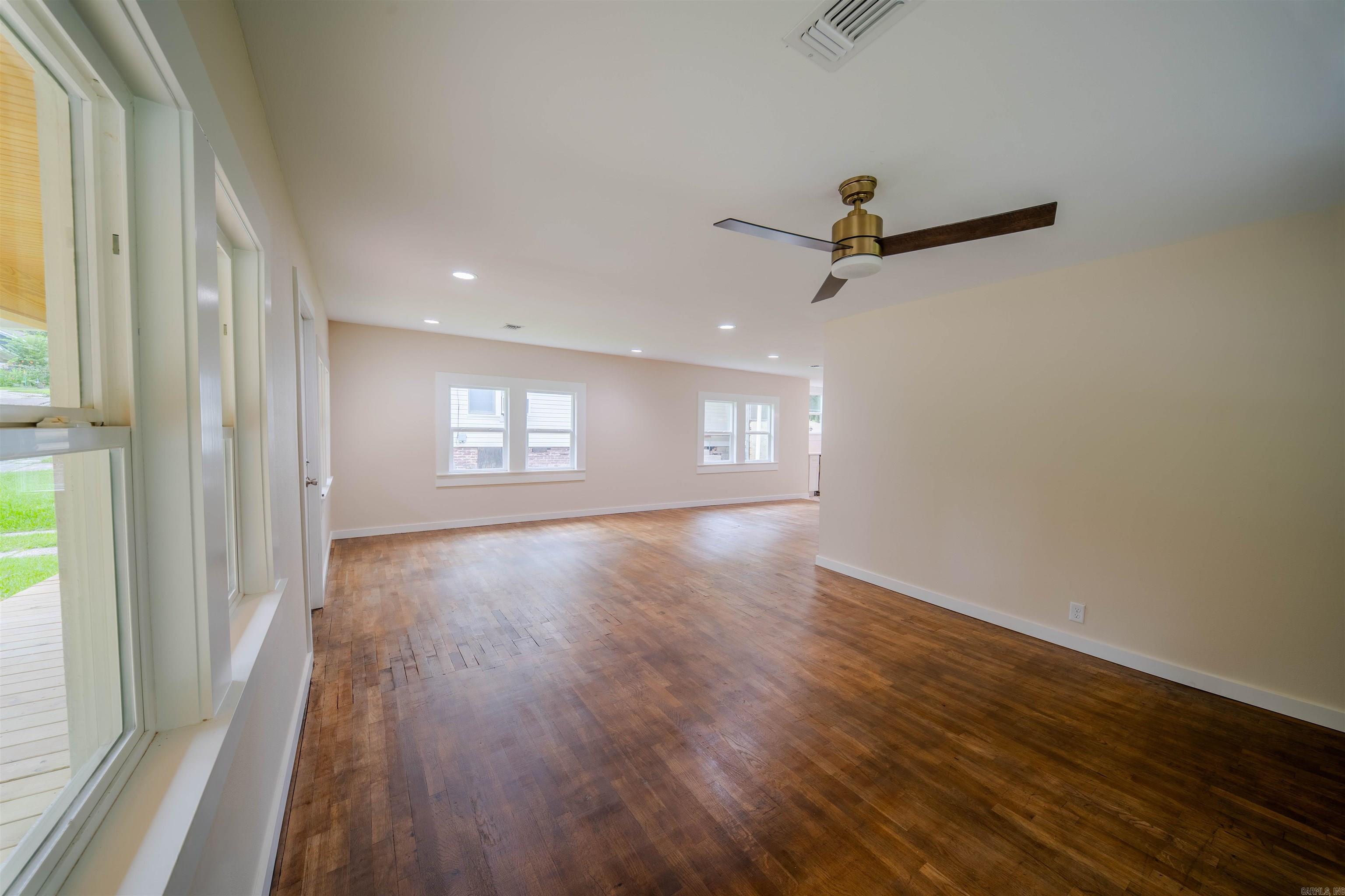 626 Mahony St Property Photo 4
