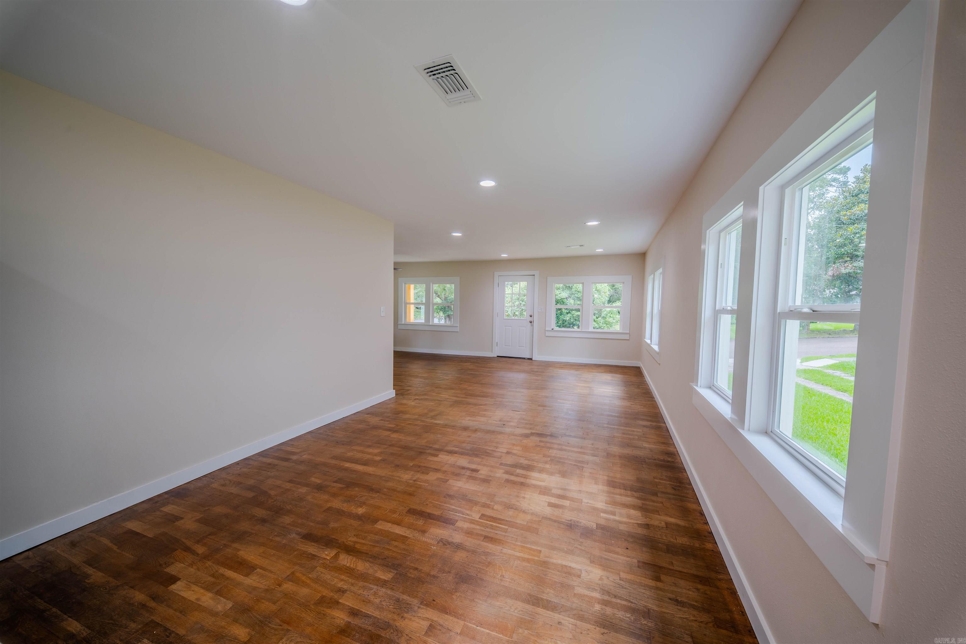 626 Mahony St Property Photo 6