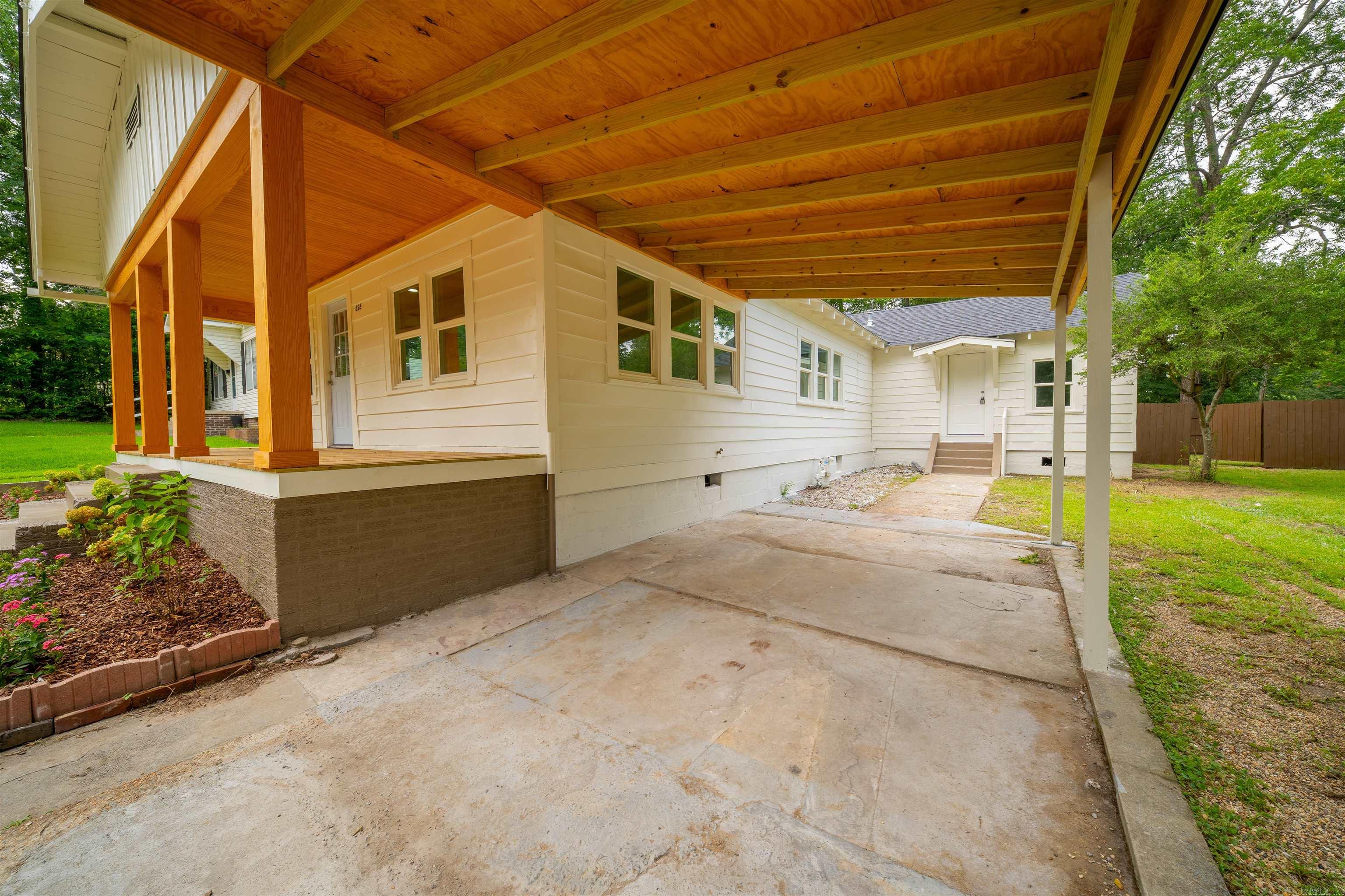 626 Mahony St Property Photo 28
