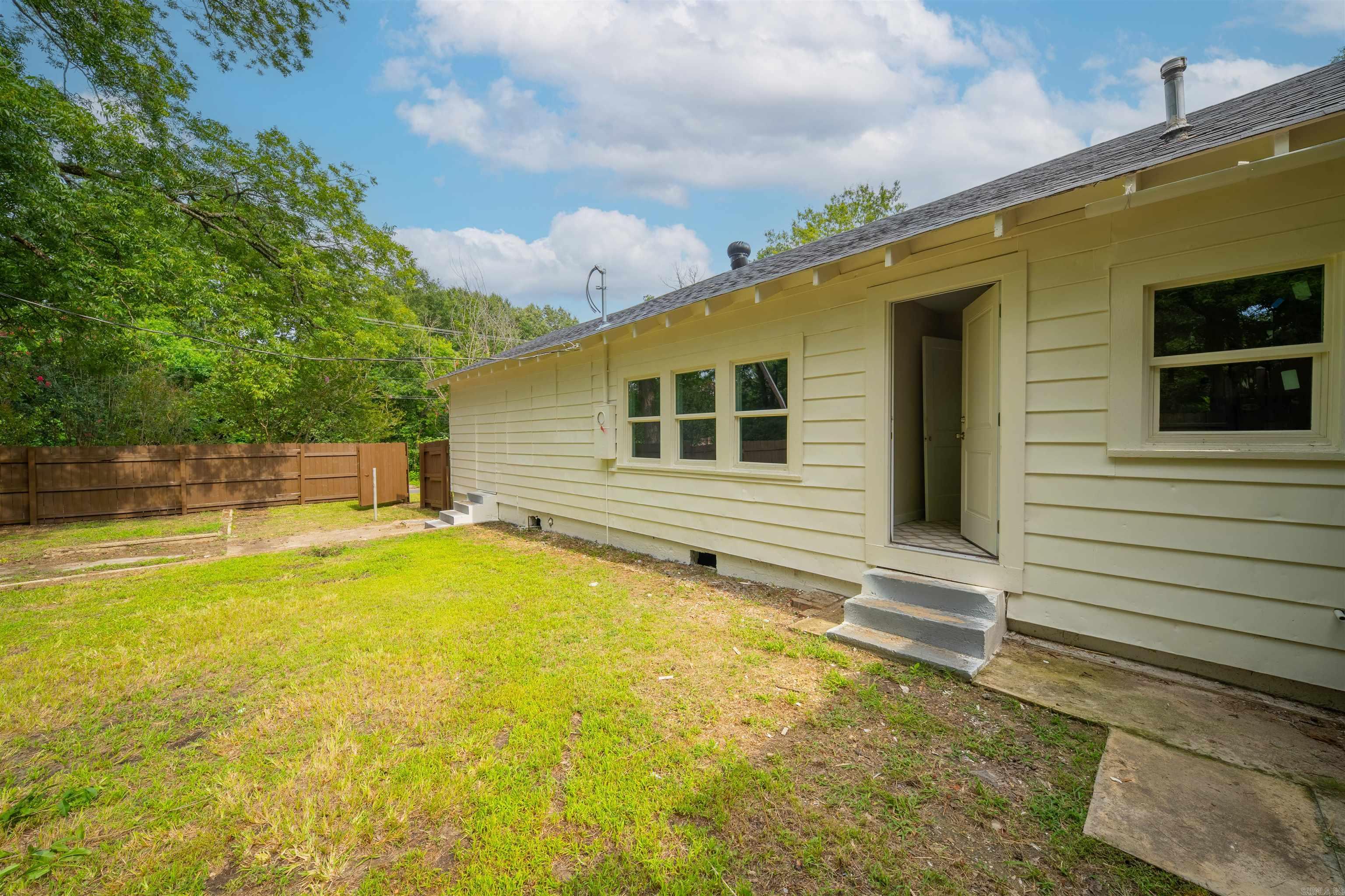626 Mahony St Property Photo 29