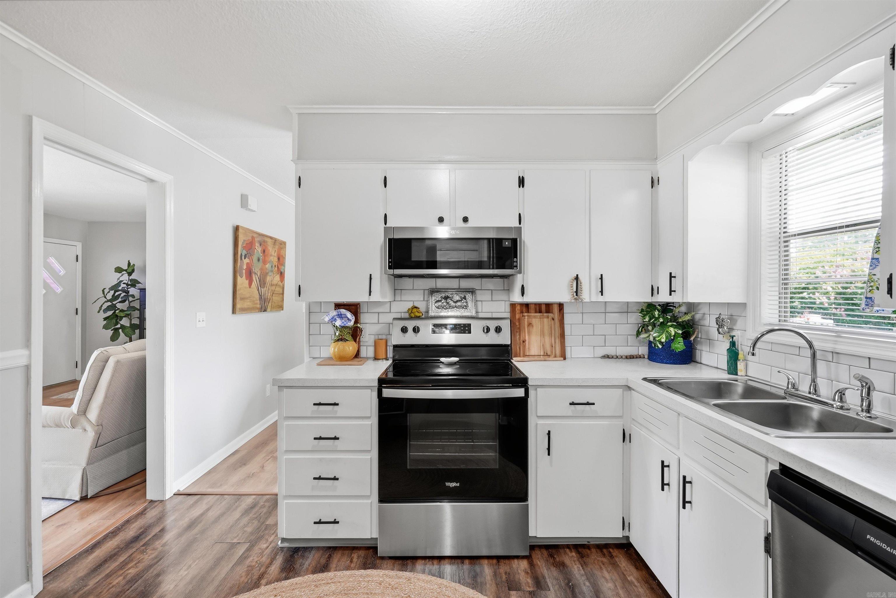 411 Lee Street Property Photo 10