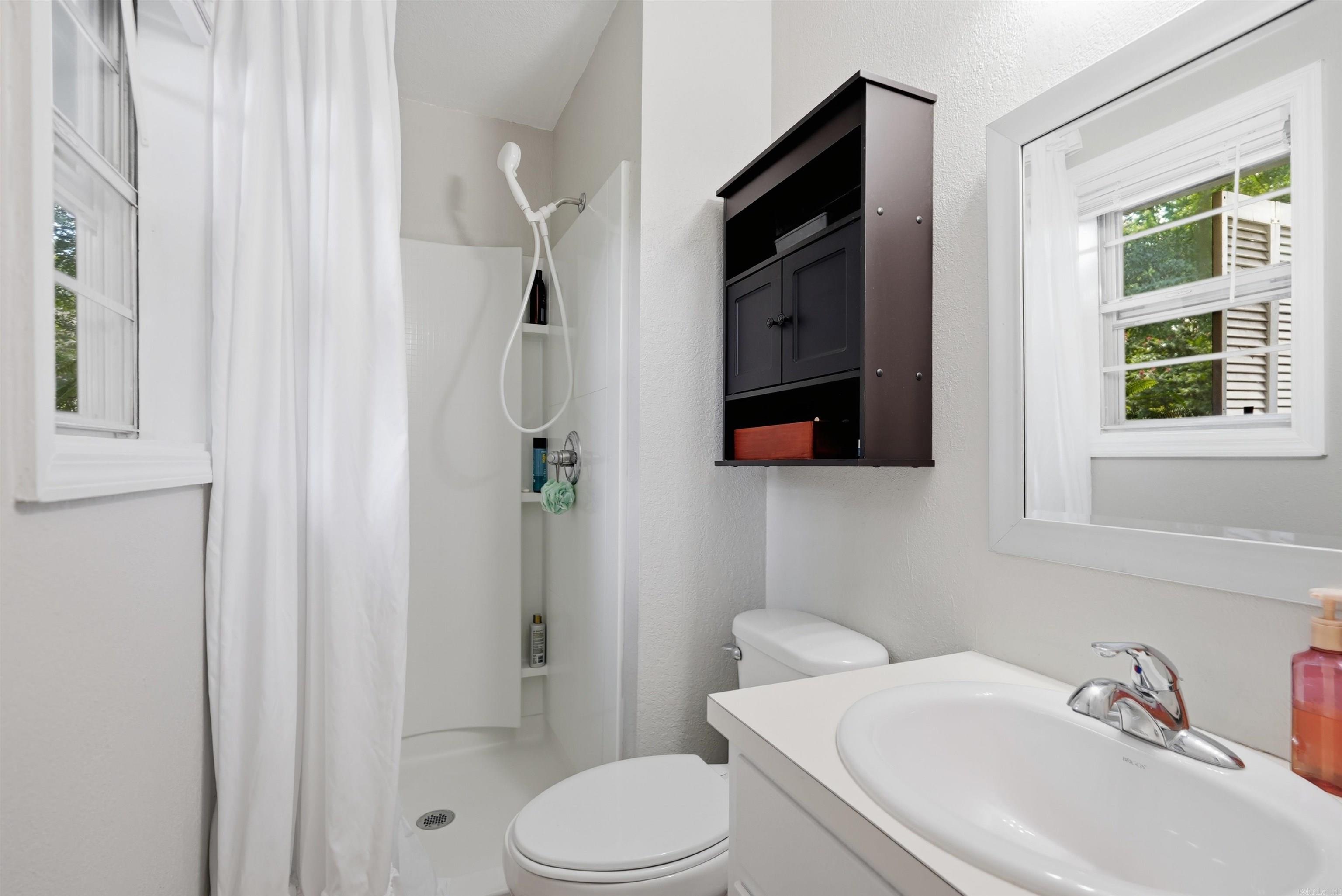 411 Lee Street Property Photo 19