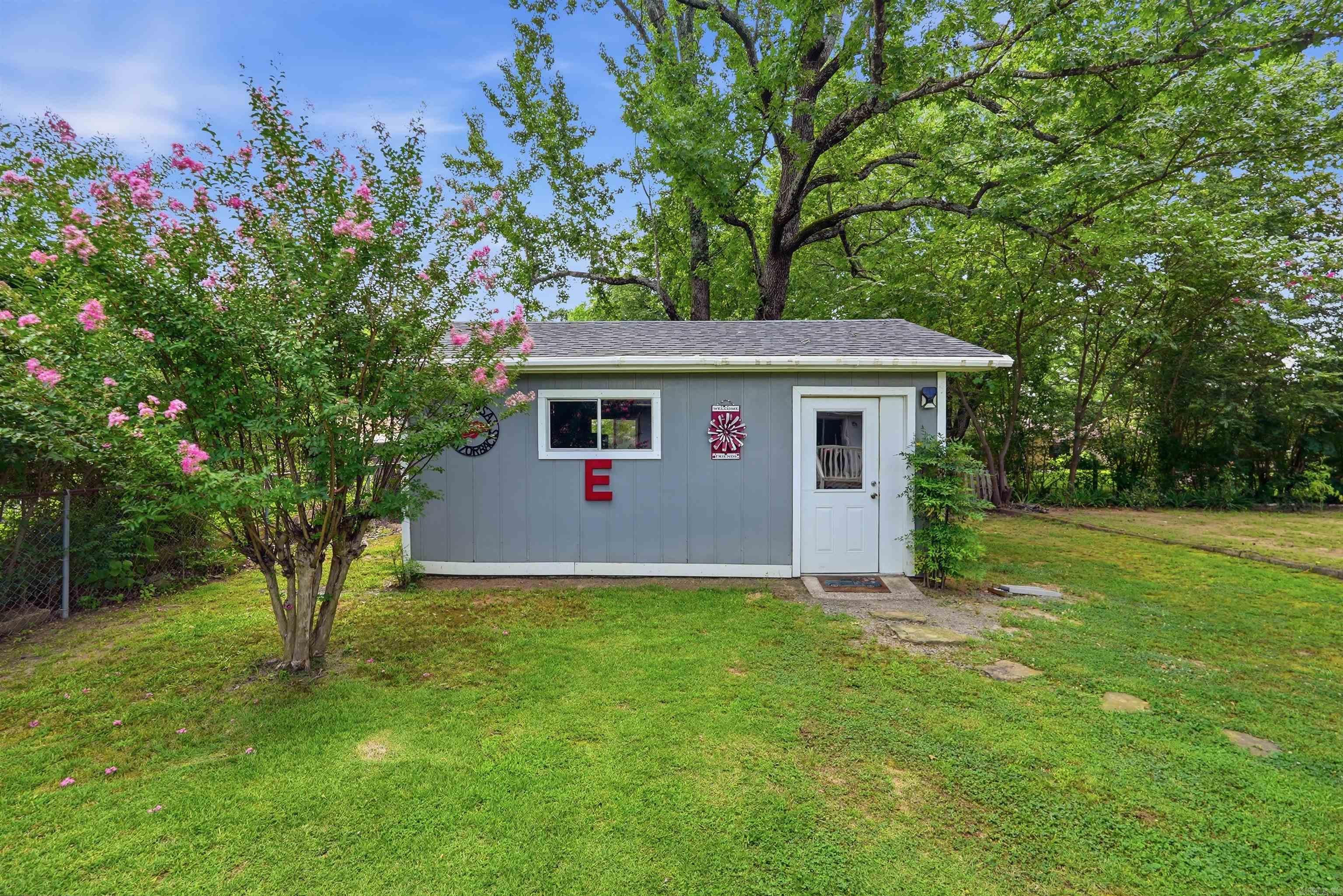 411 Lee Street Property Photo 24