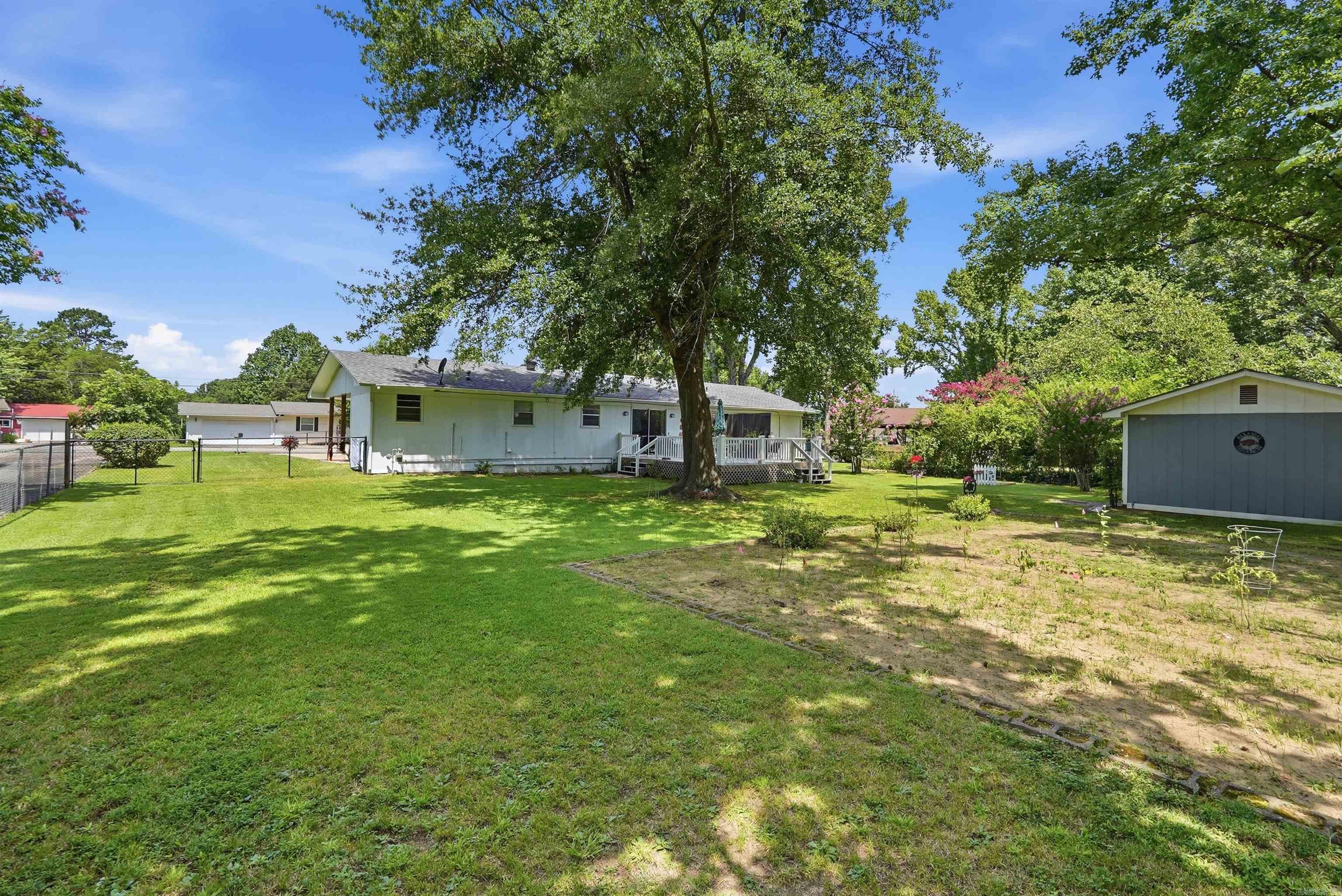 411 Lee Street Property Photo 27