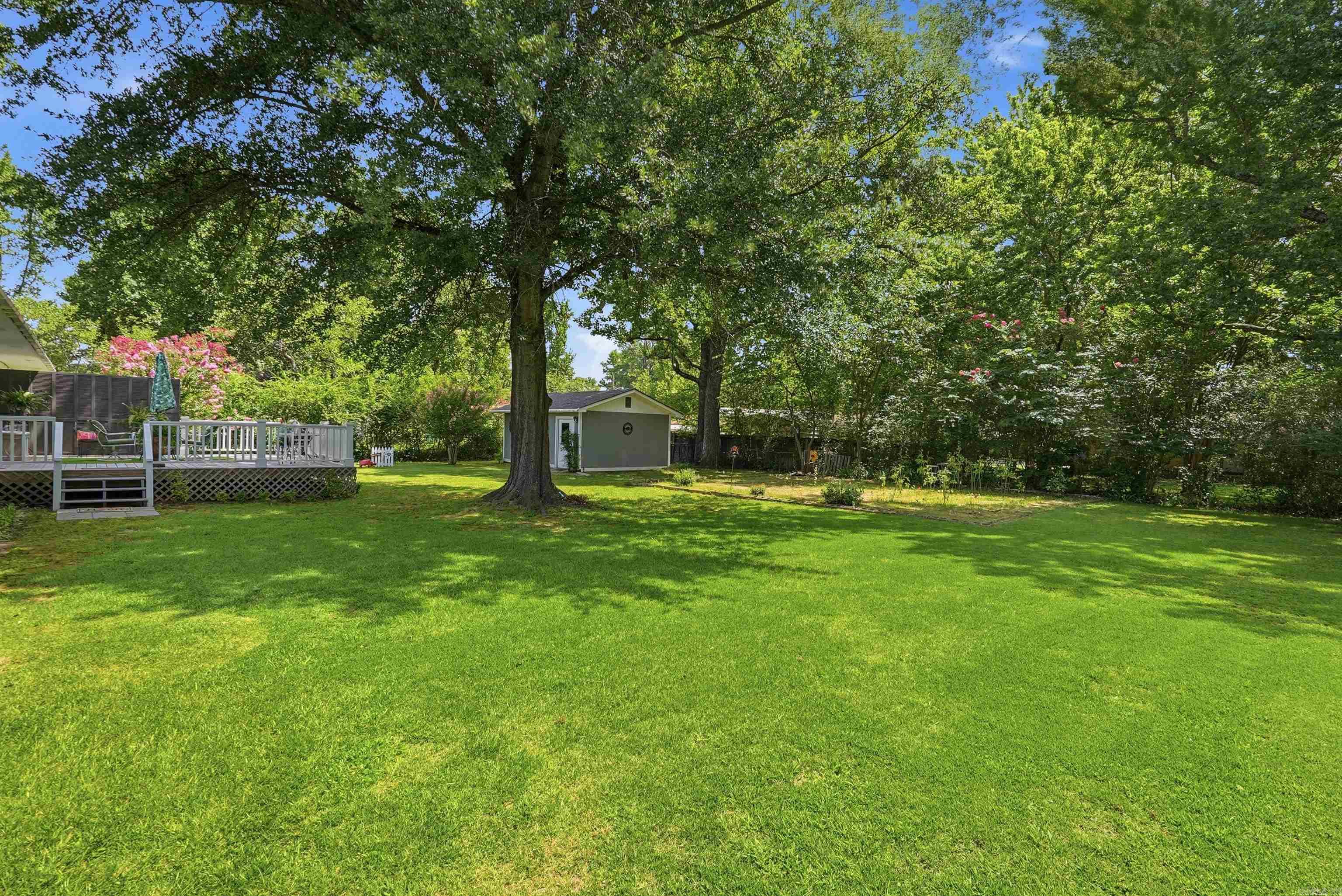 411 Lee Street Property Photo 28