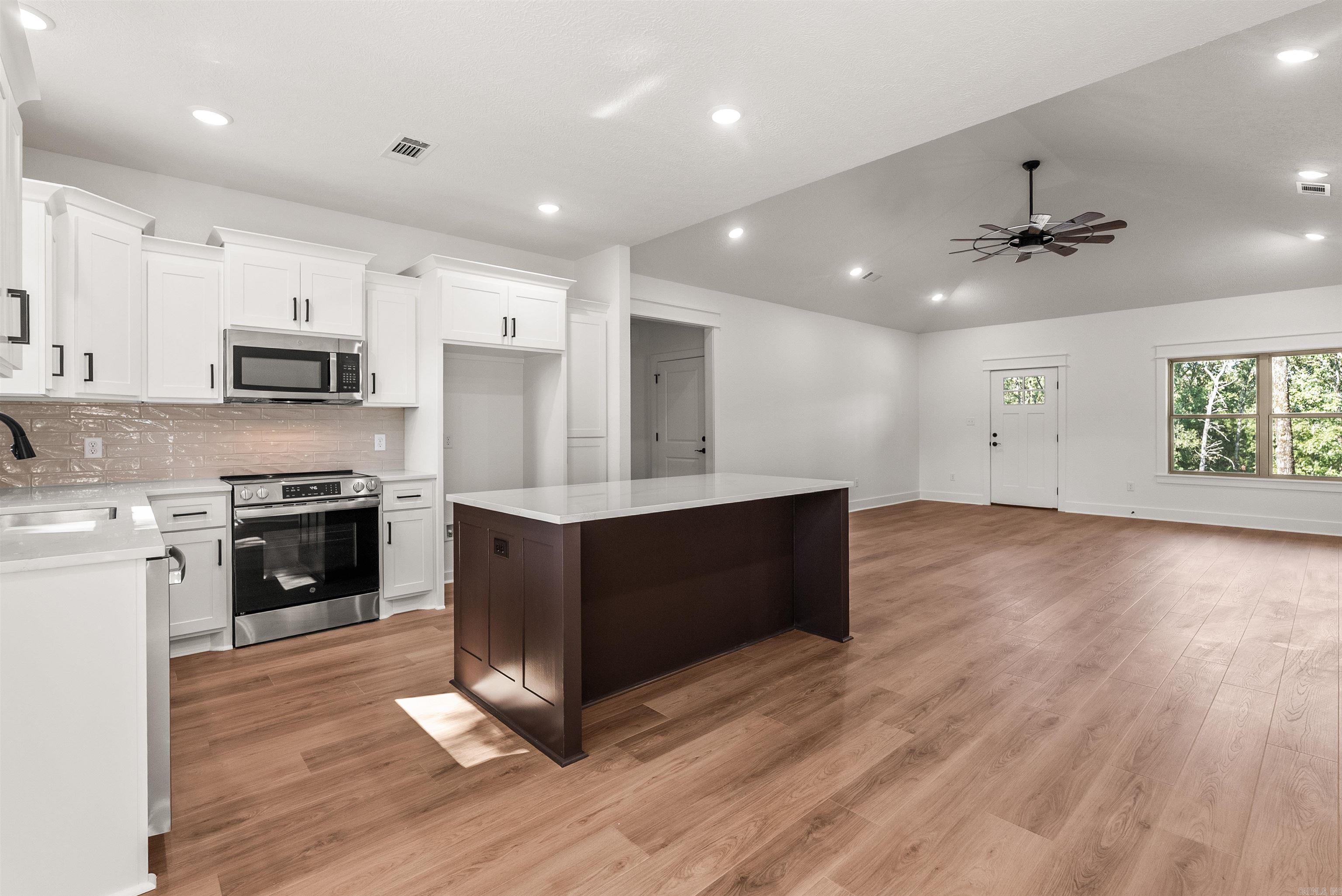 37 Summer Sky Drive Property Photo 13