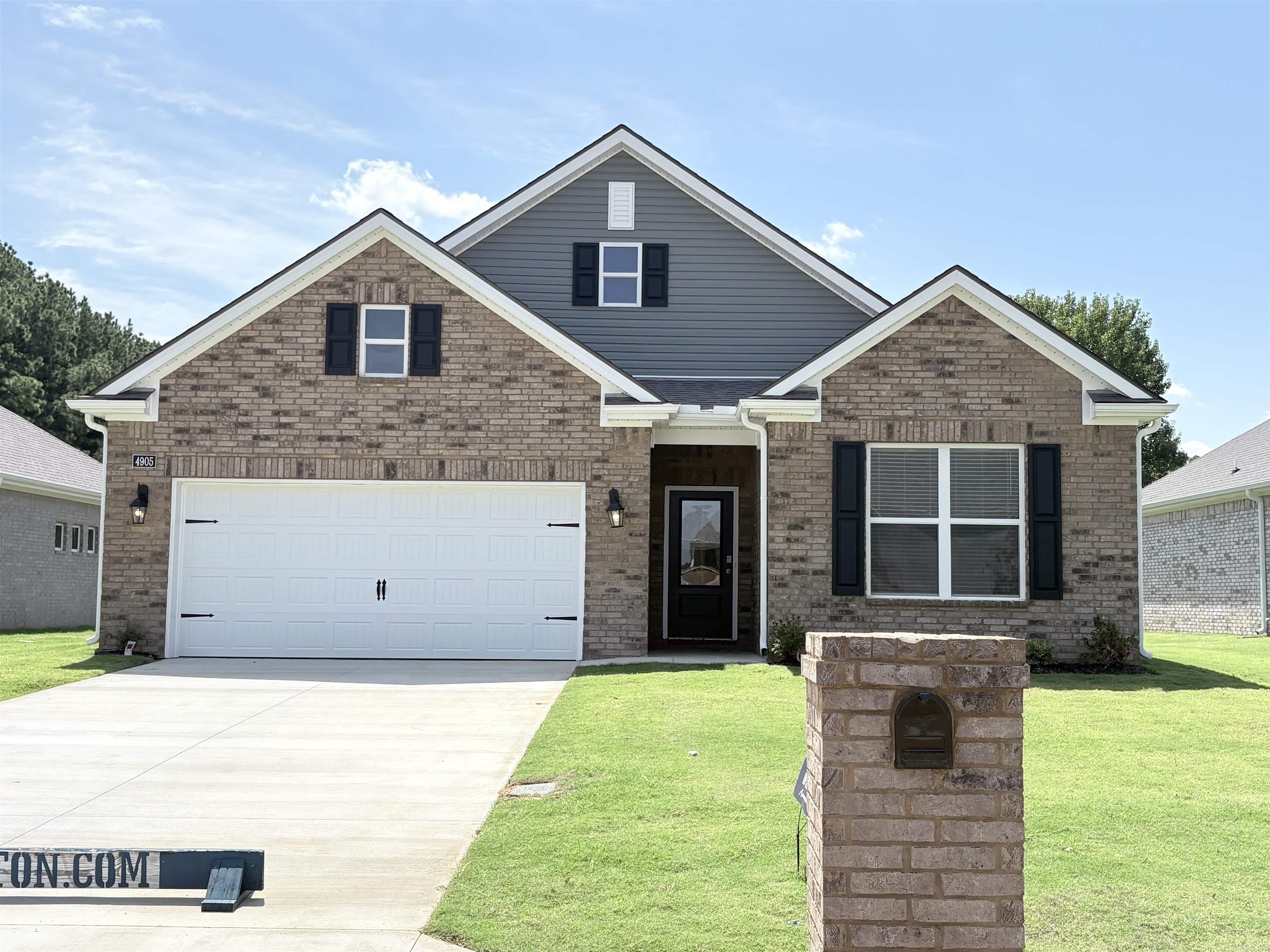 4905 Edgemont Drive Property Photo 1