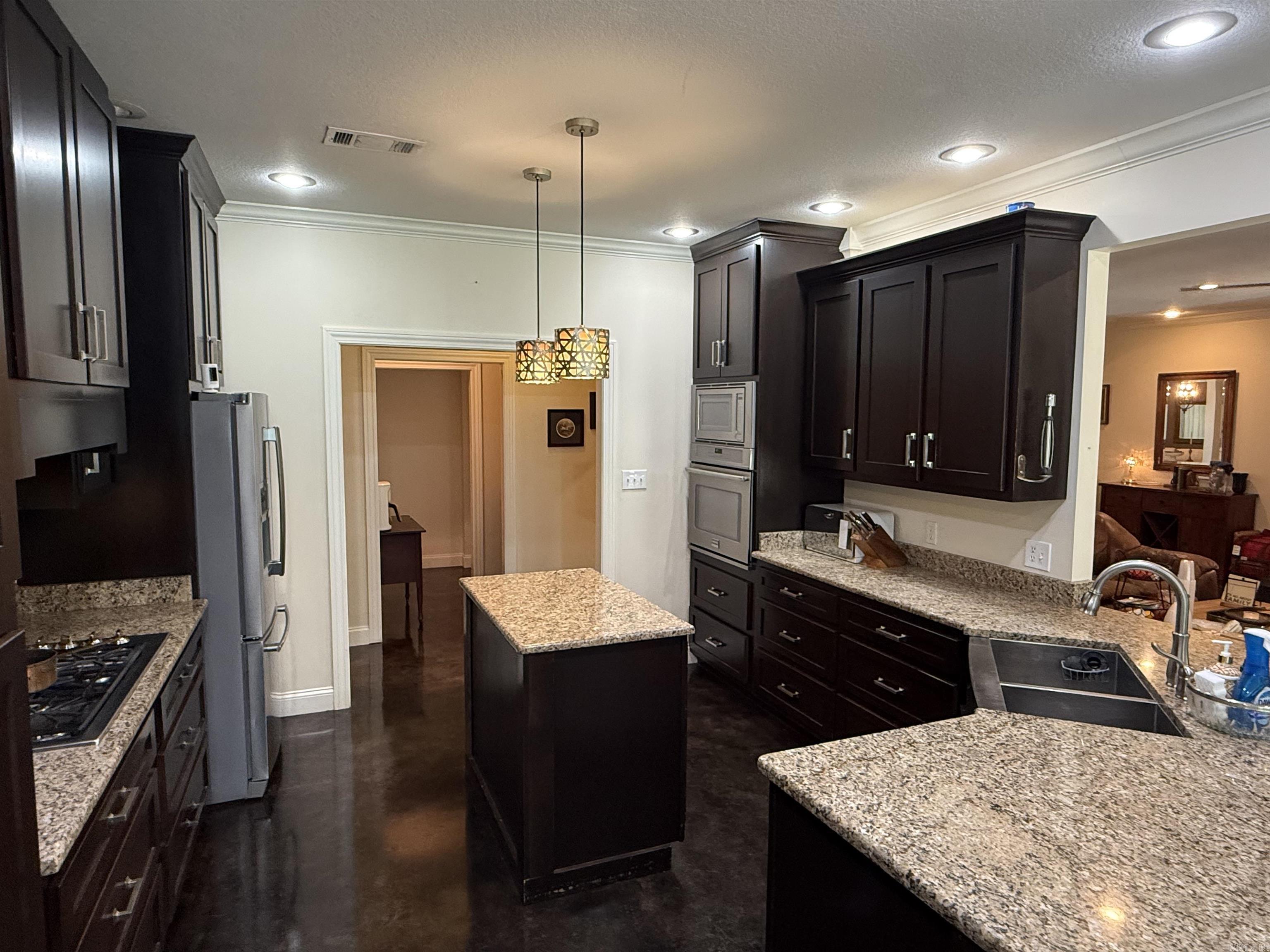 4920 Winged Foot Property Photo 9