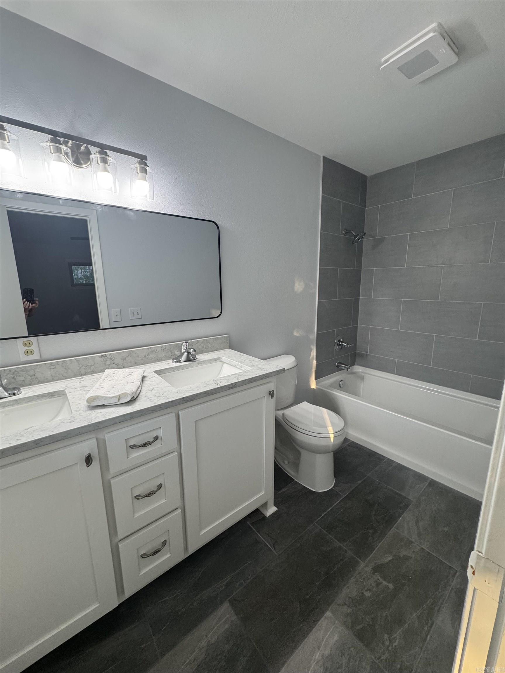 1902 W Arch Property Photo 20