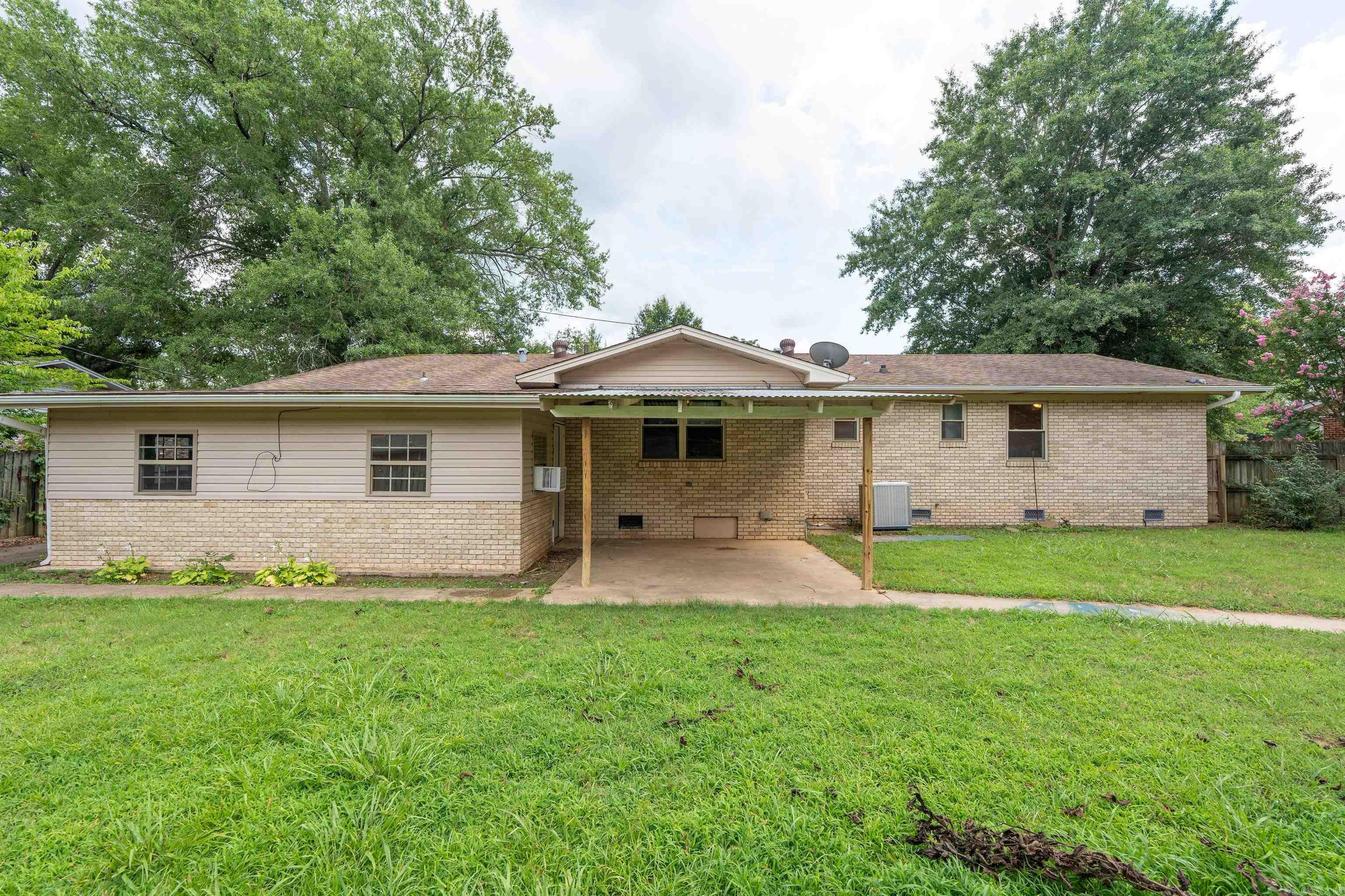1902 W Arch Property Photo 32