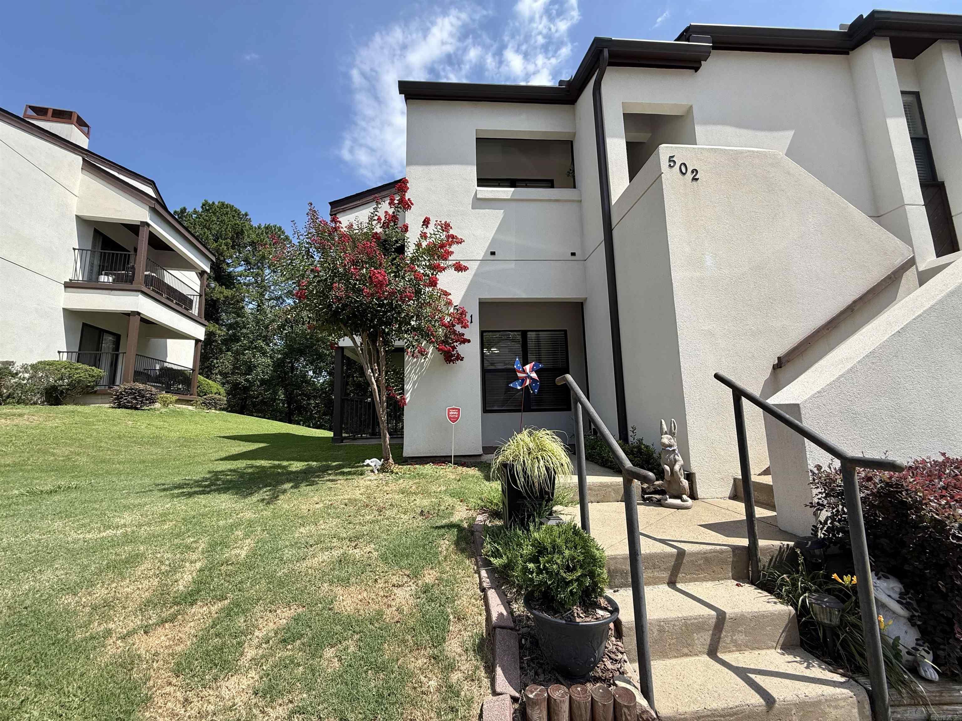 301 Kings Row Dr #501 Property Photo 1