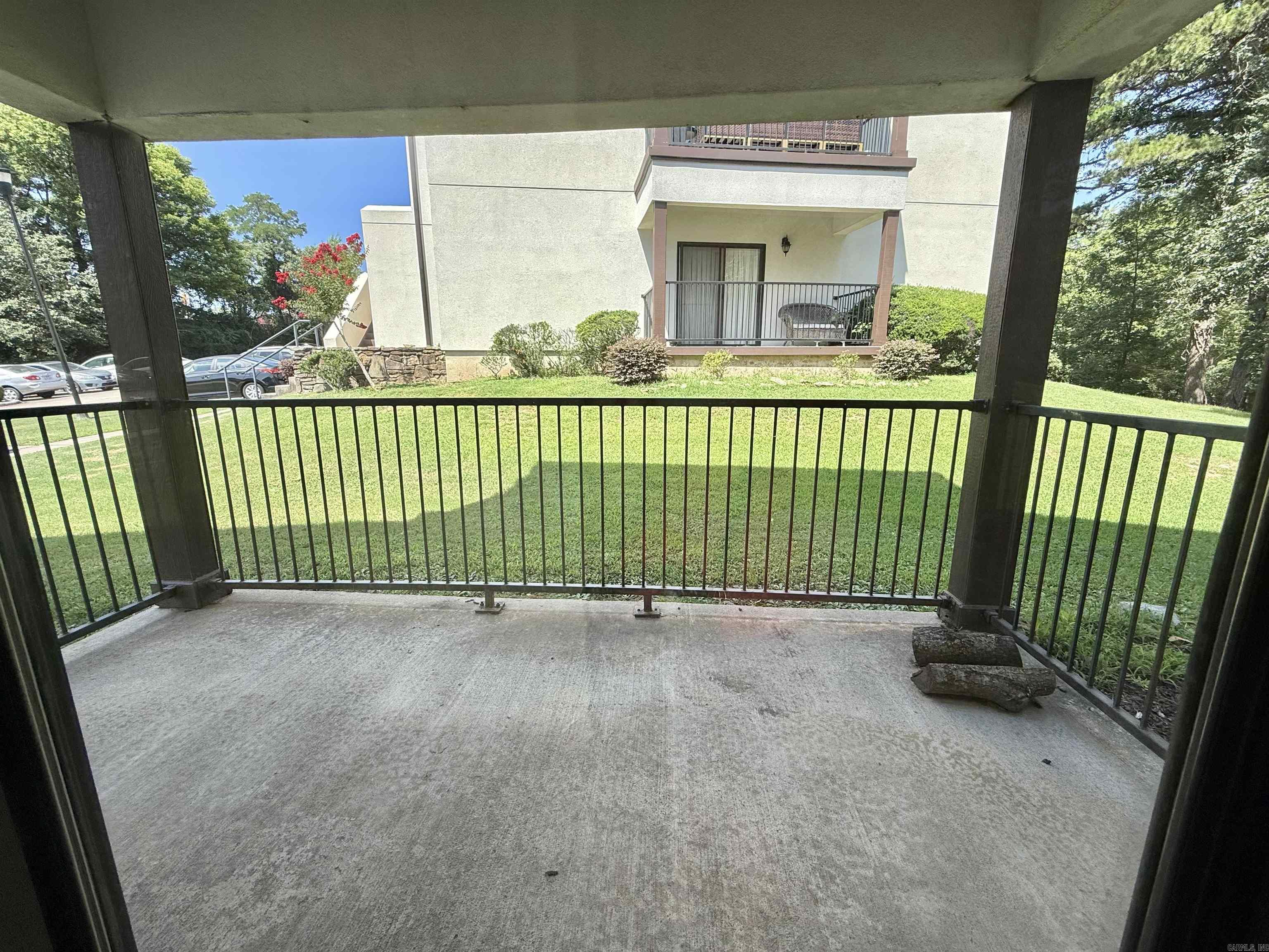301 Kings Row Dr #501 Property Photo 35