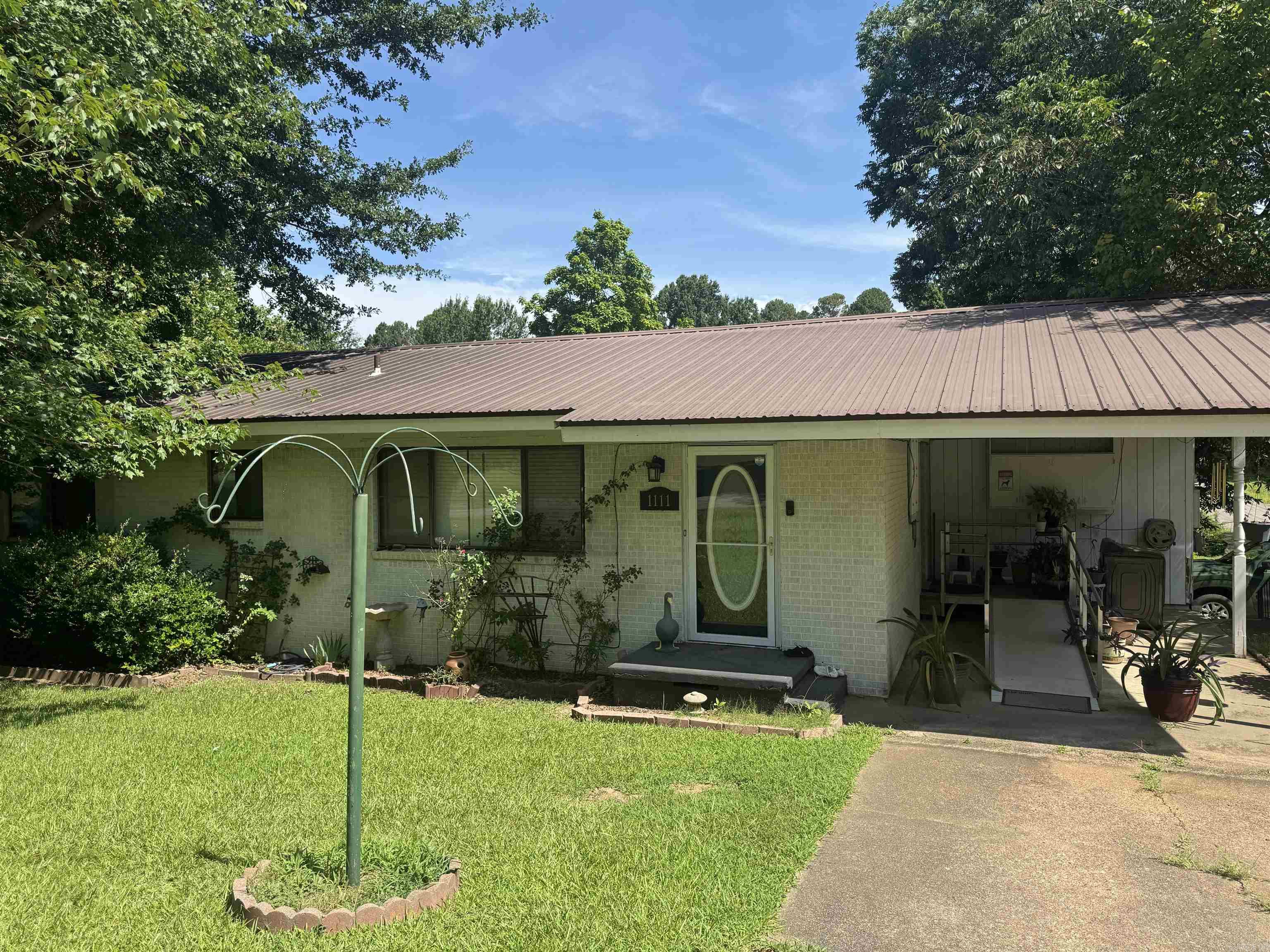 1111 View Property Photo 1