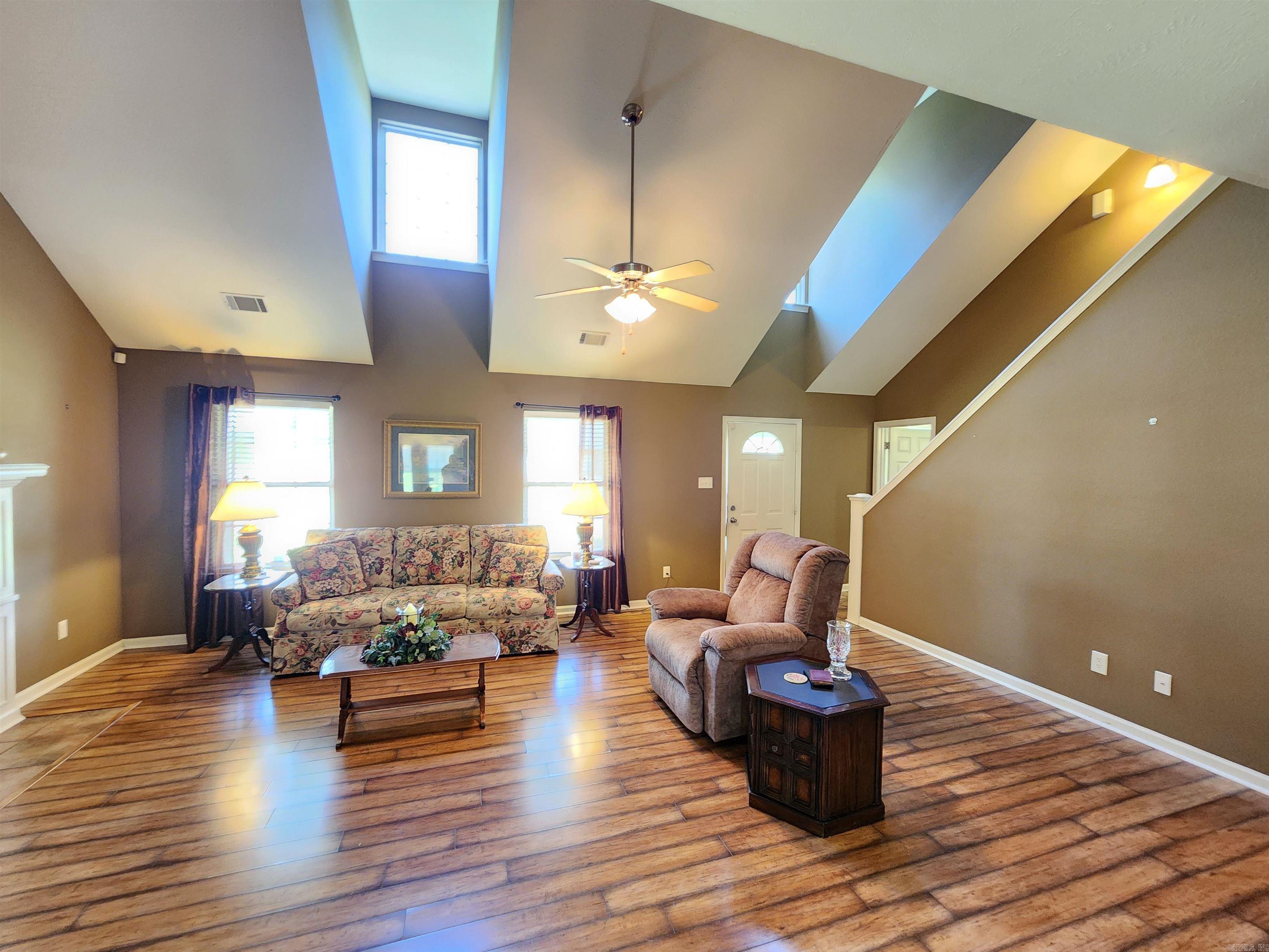 108 Meadows Lane Property Photo 7