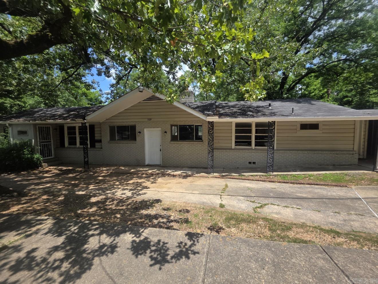 5129 W 10th Property Photo 1