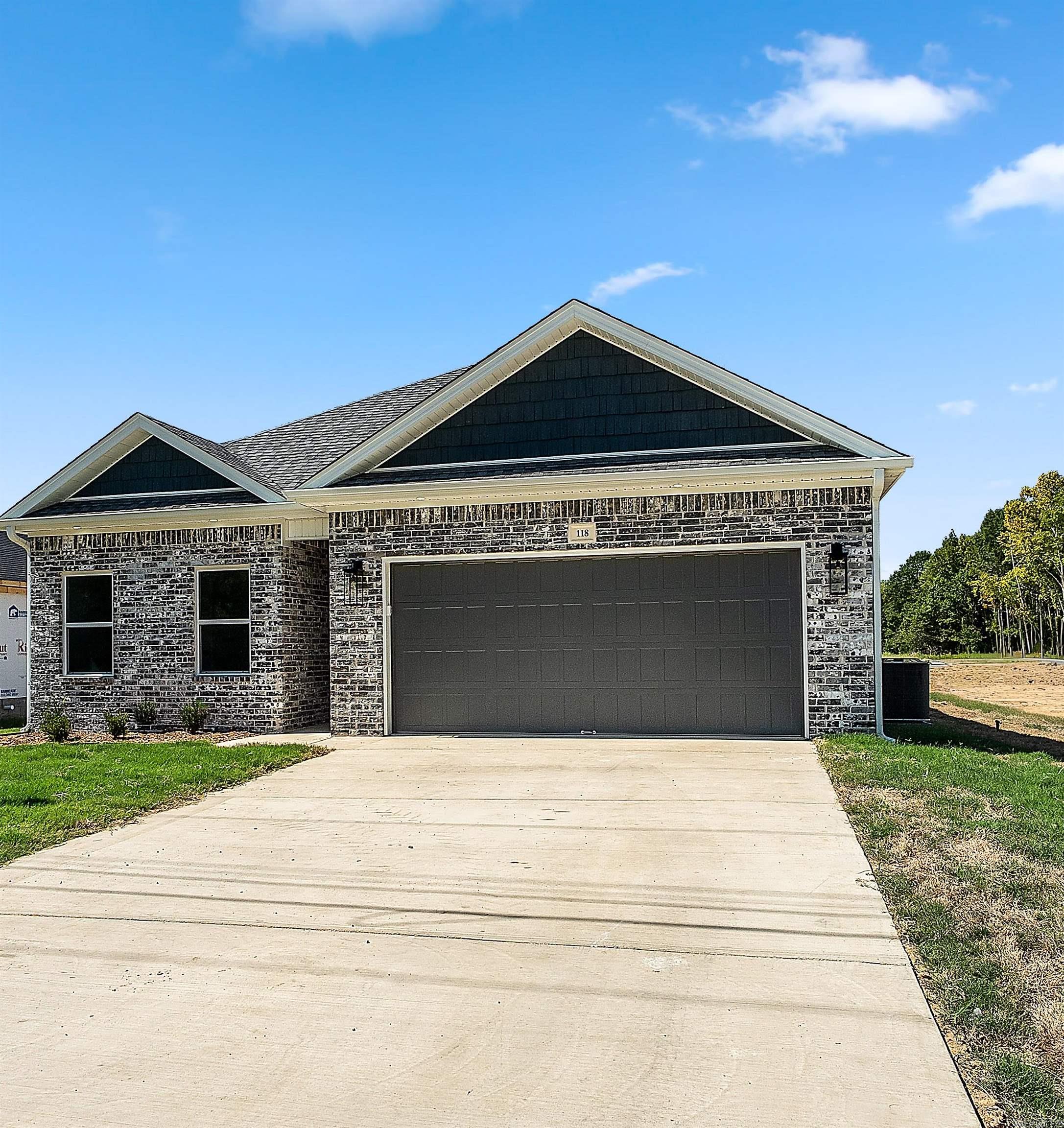 118 S Apple Property Photo 1