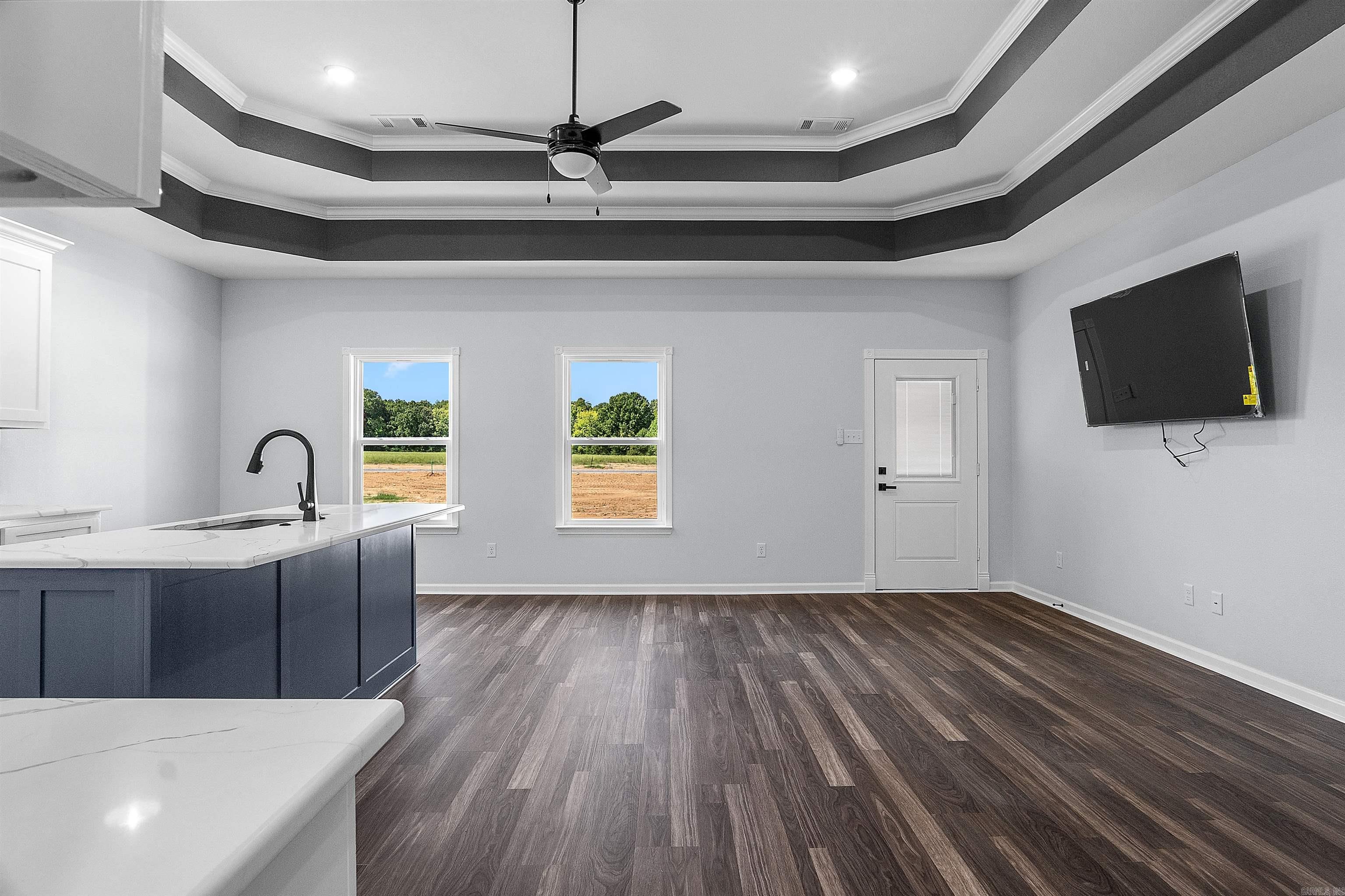 118 S Apple Property Photo 5