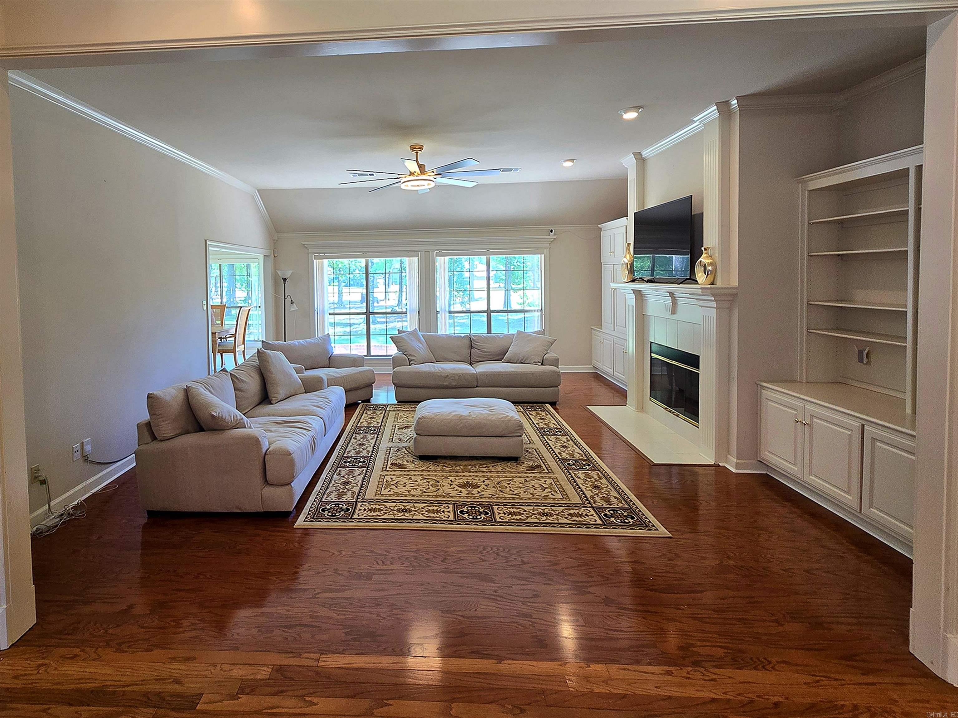 210 Deauville Drive Property Photo 7