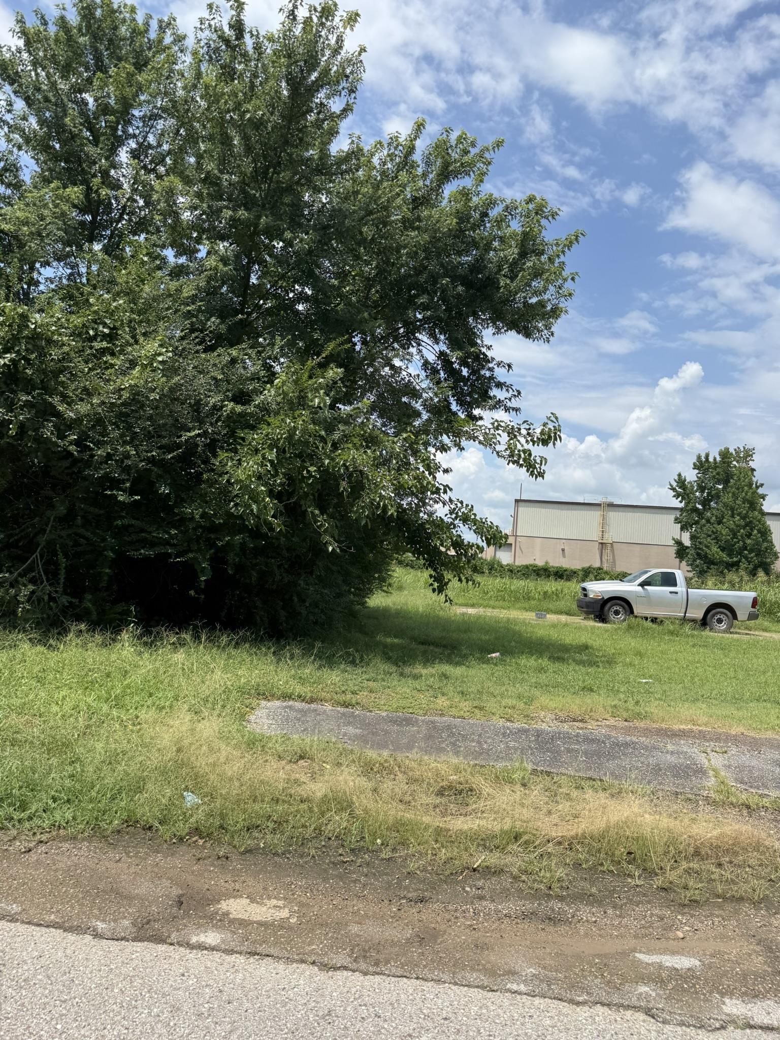 1018 S Main Street Property Photo 4