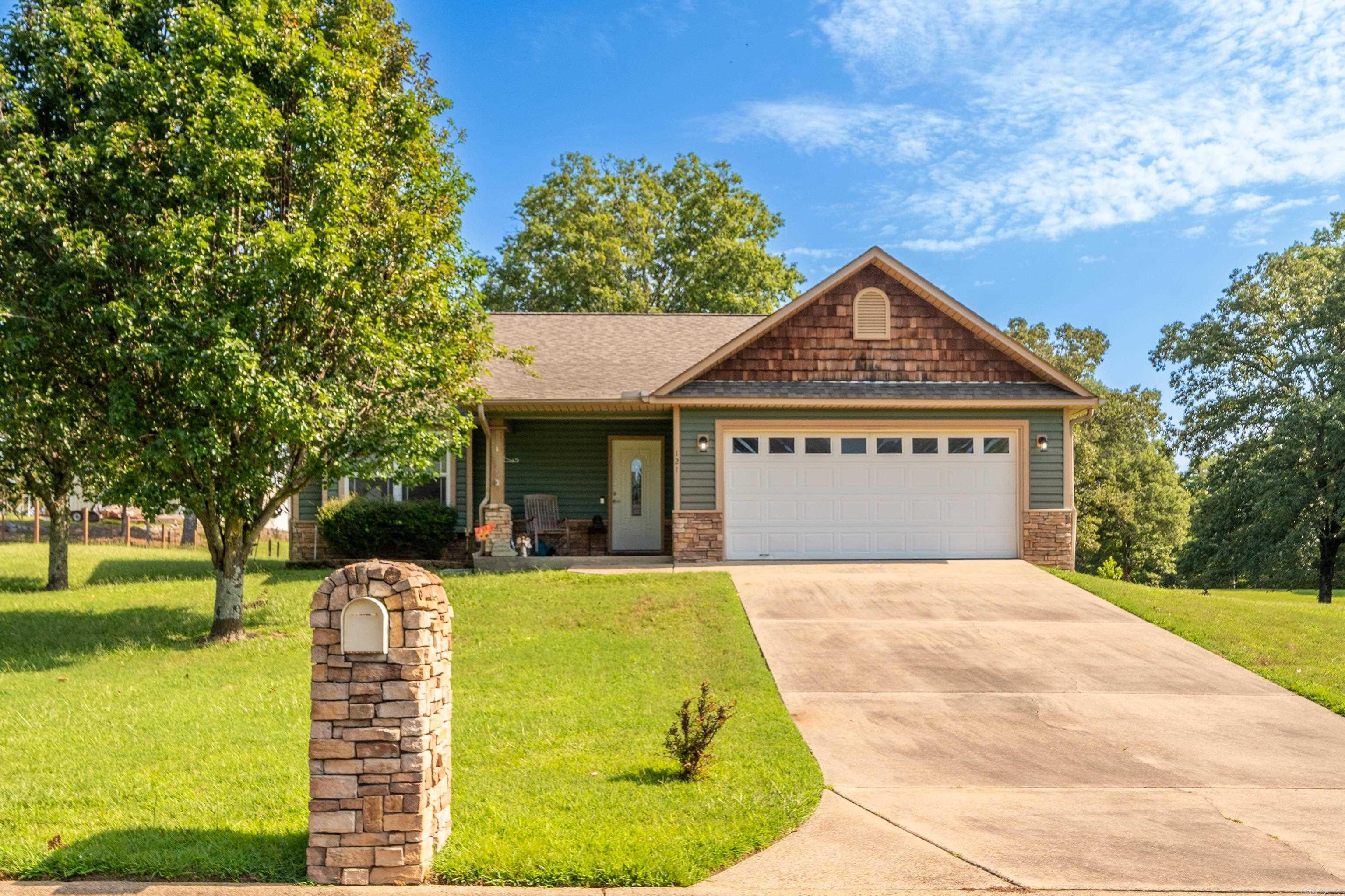 121 Raley Lane Property Photo 1
