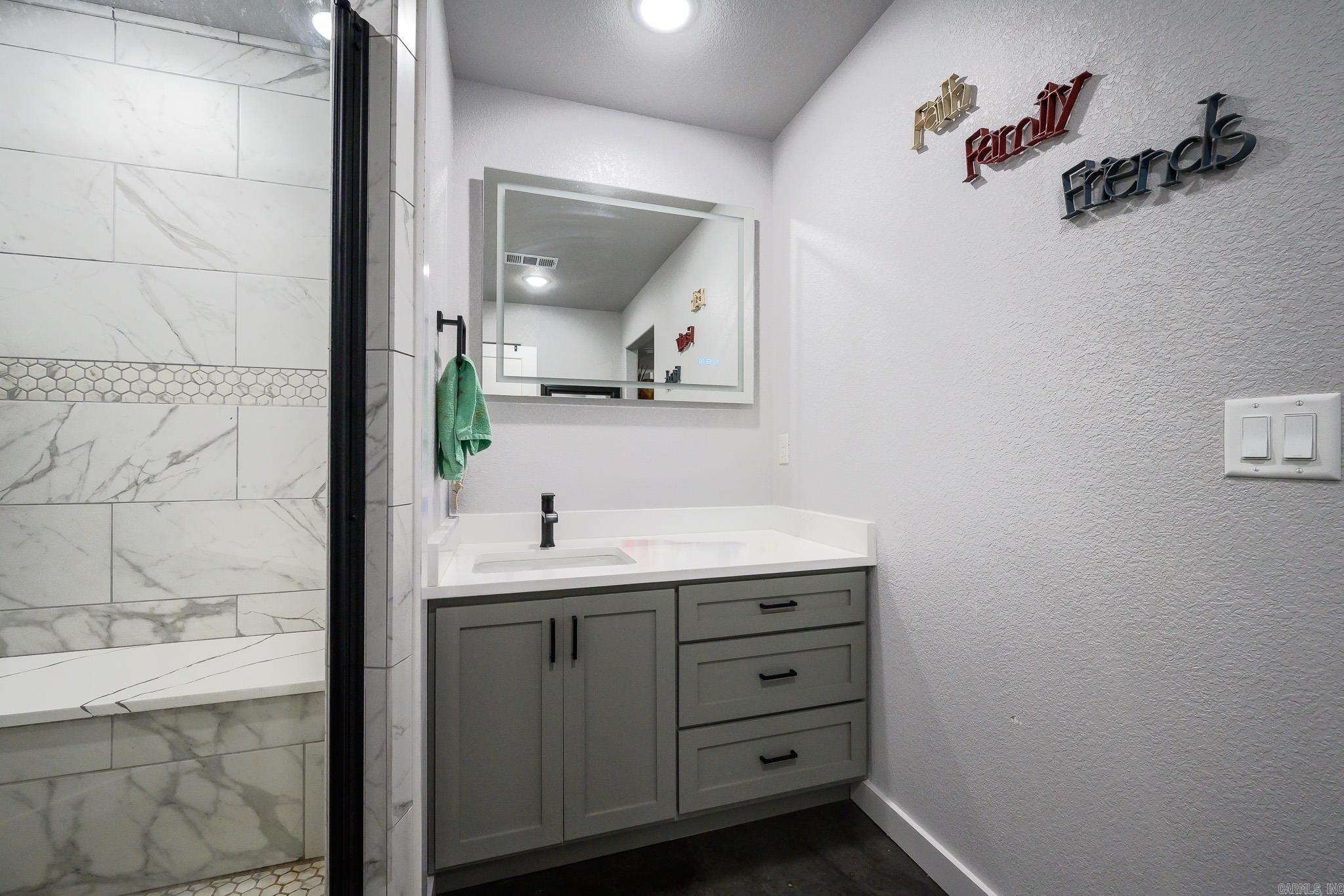 109 Serenity Ln Property Photo 24