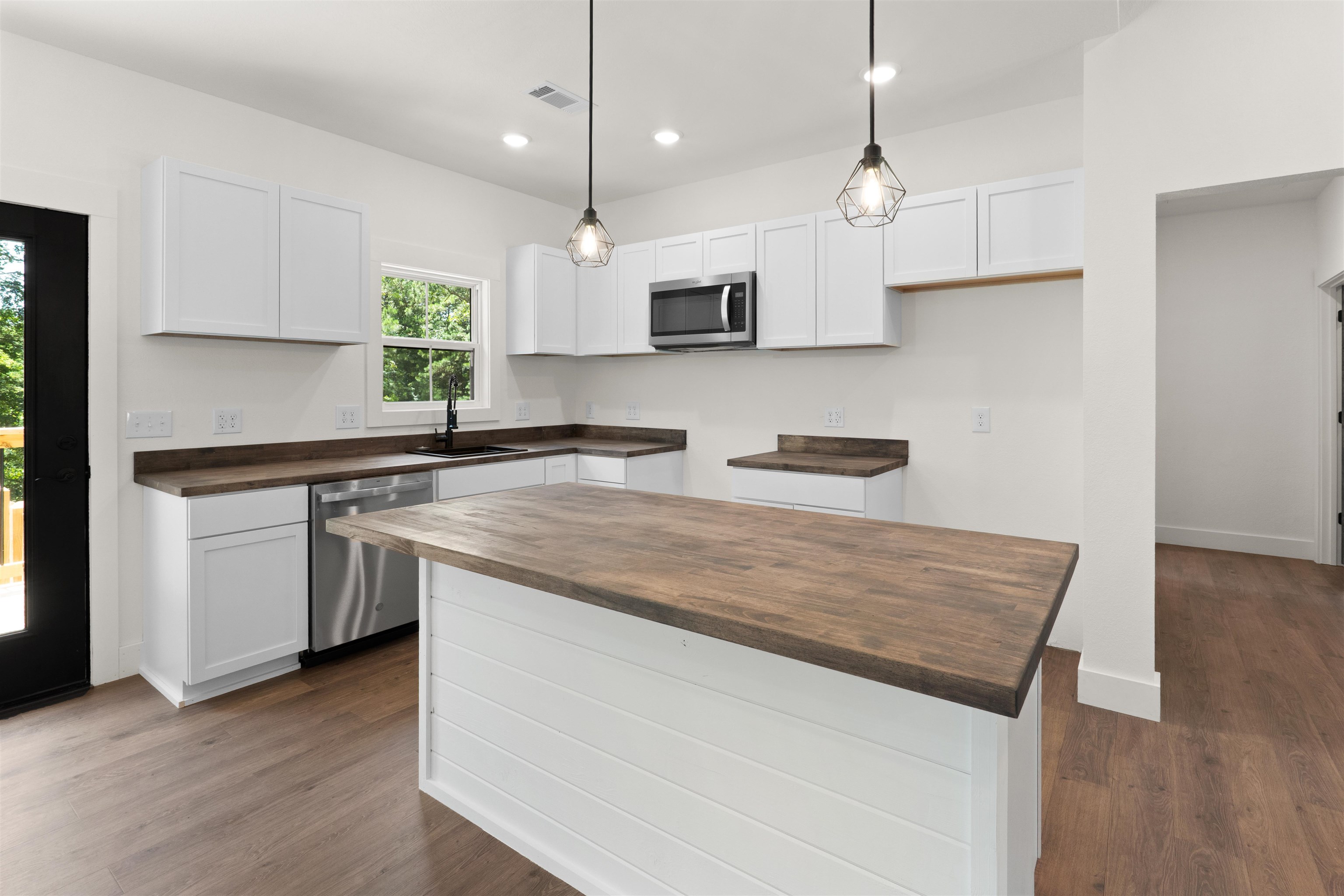 98 Jones Street Property Photo 6