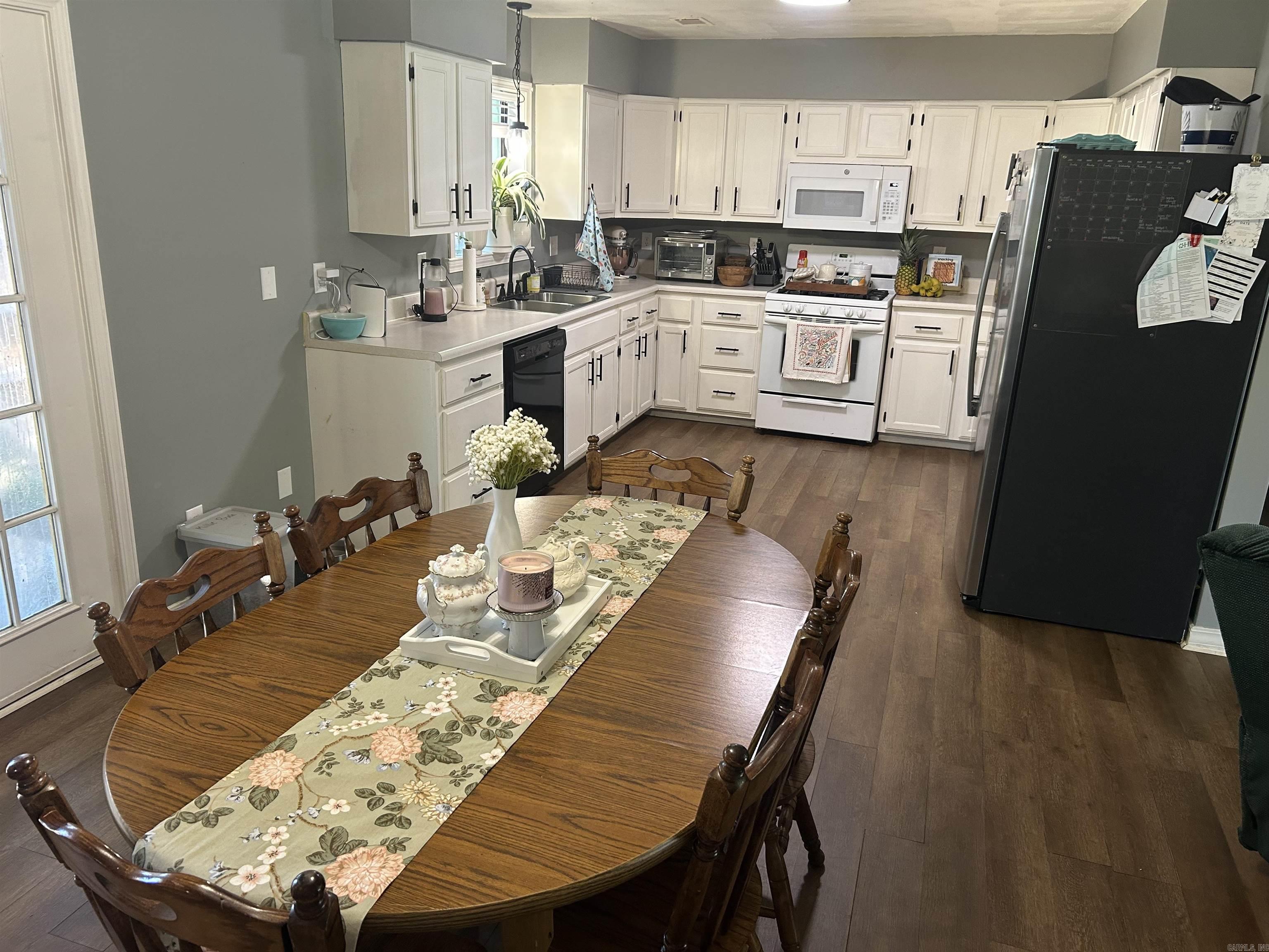 2 Blossom Lane Property Photo 6