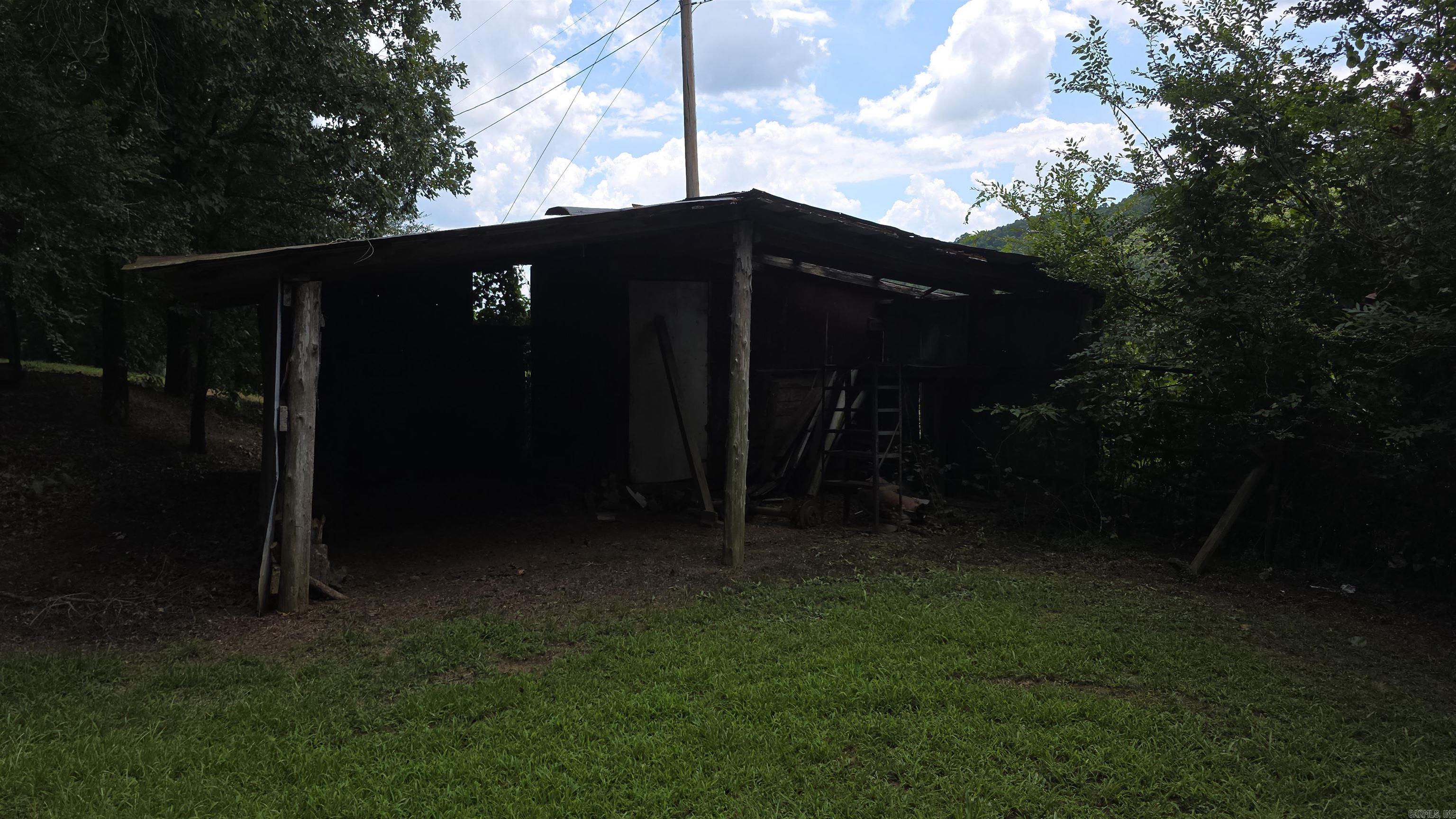 596 County Road 3770 Property Photo 5