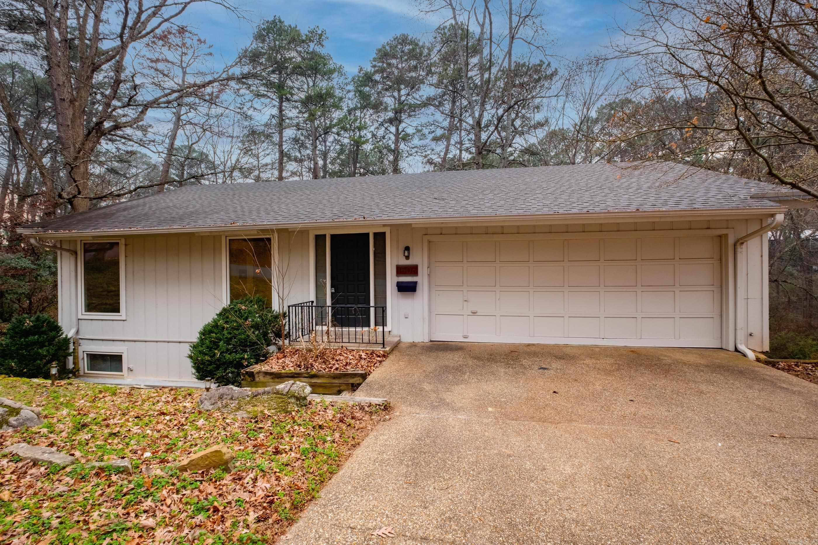 1506 Alberta Dr Property Photo 1
