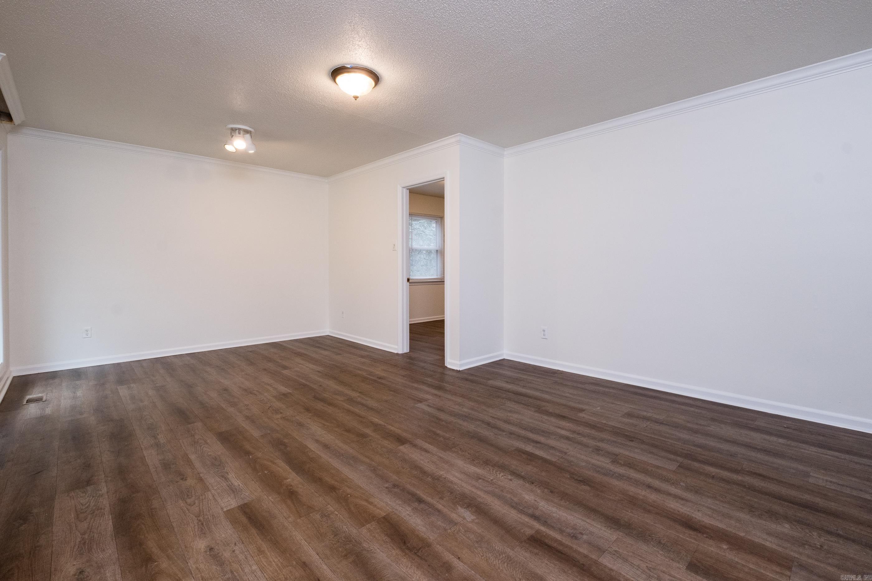 1506 Alberta Dr Property Photo 8