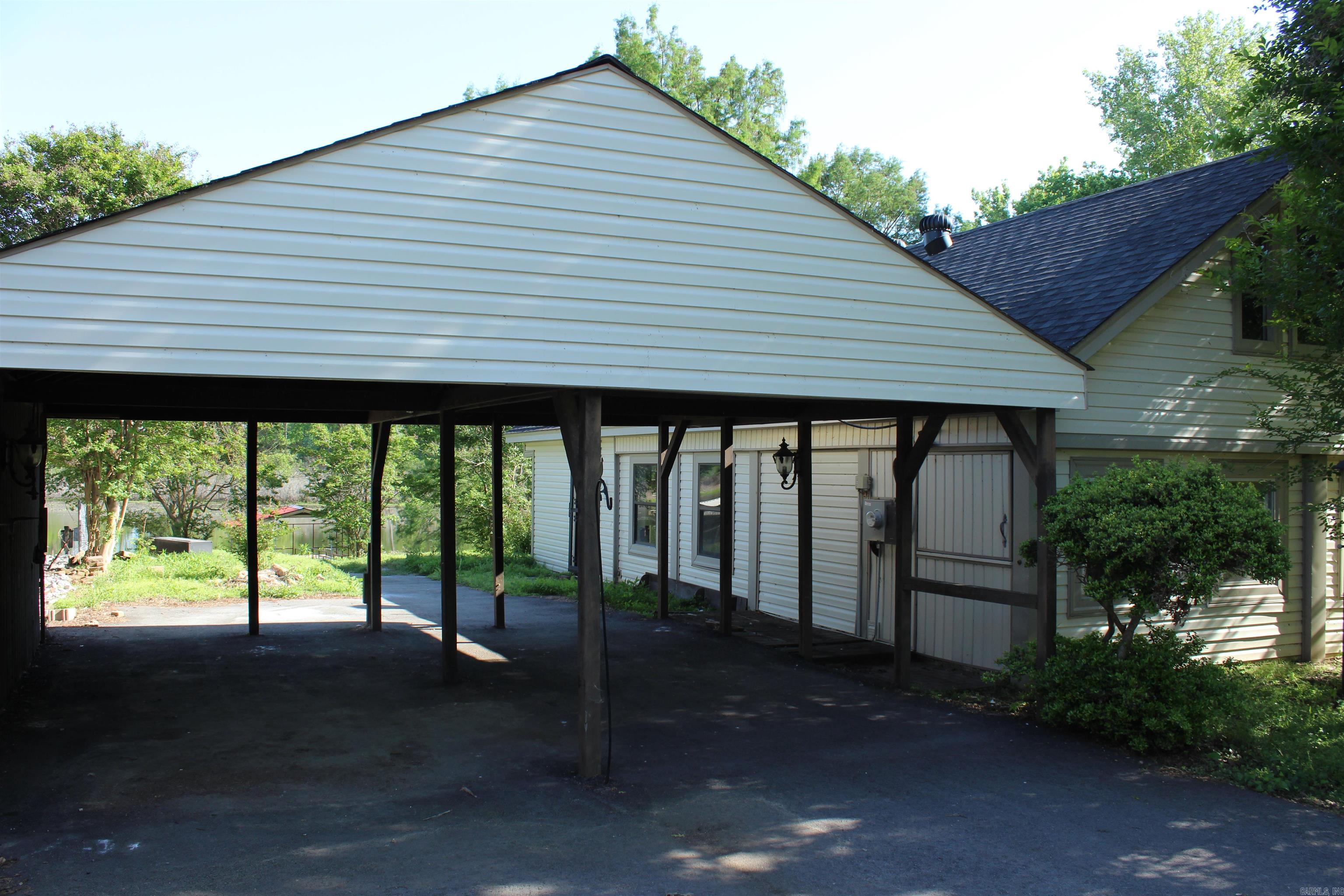 13118 Old River Drive Property Photo 2