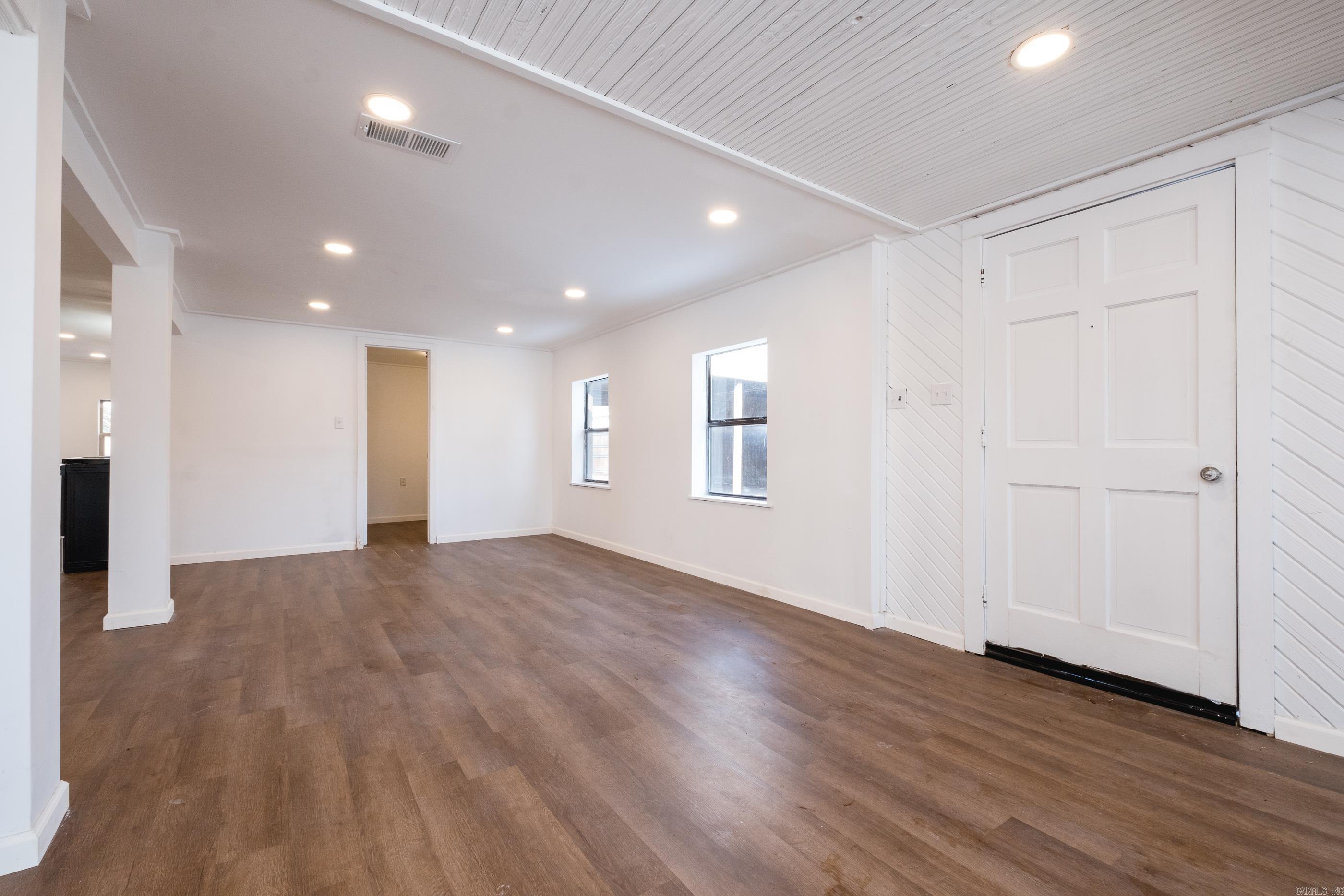13118 Old River Drive Property Photo 3