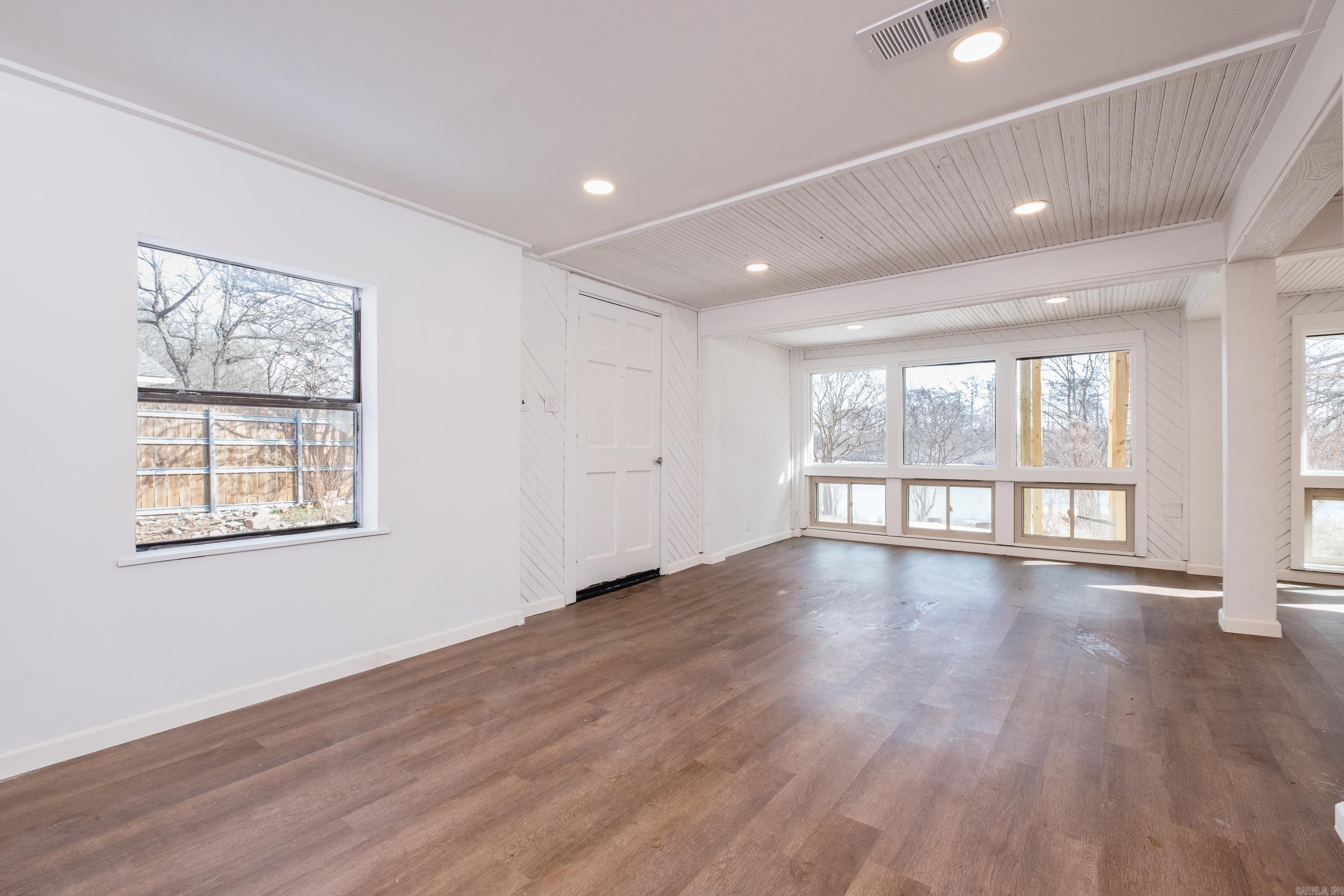 13118 Old River Drive Property Photo 4