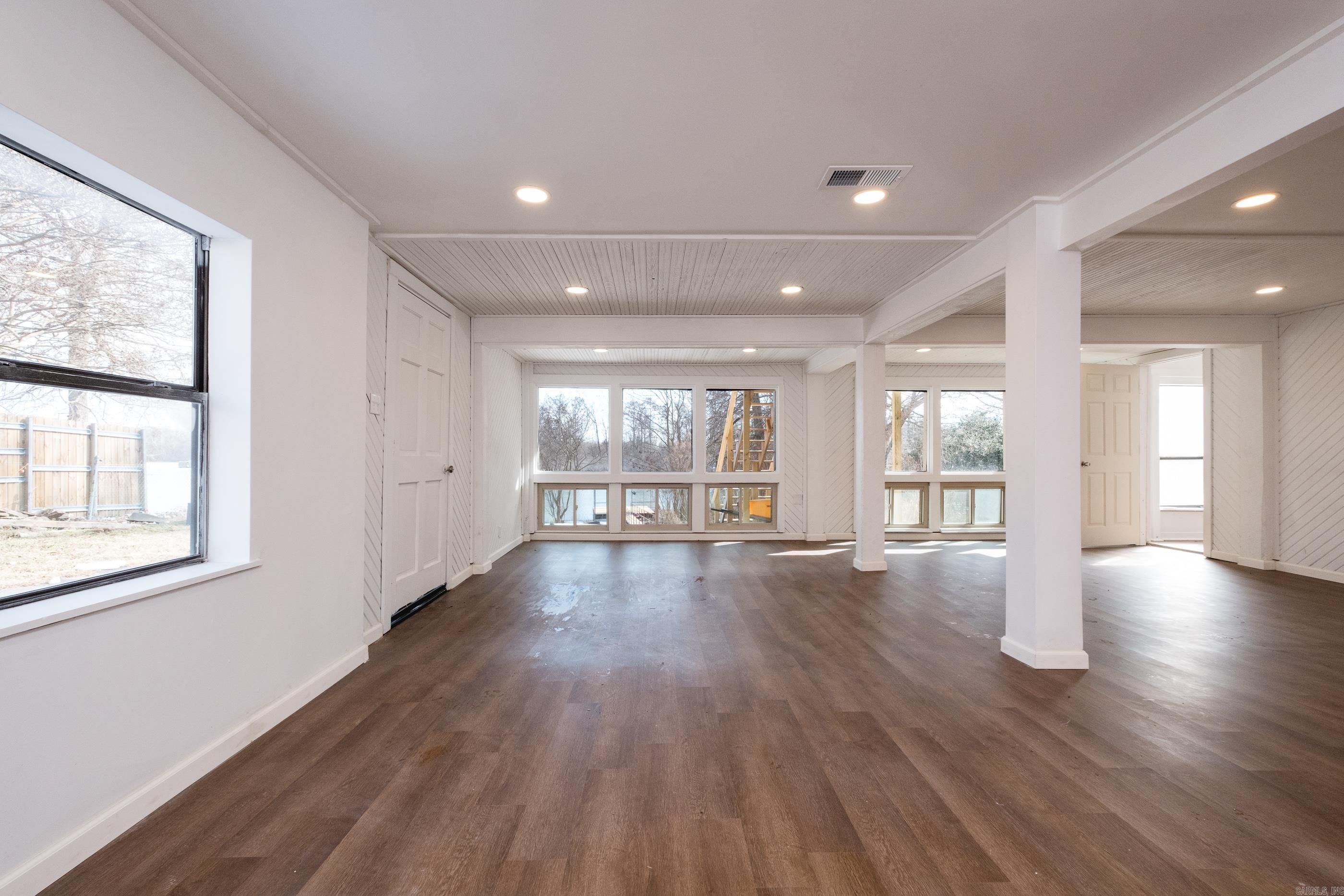 13118 Old River Drive Property Photo 5