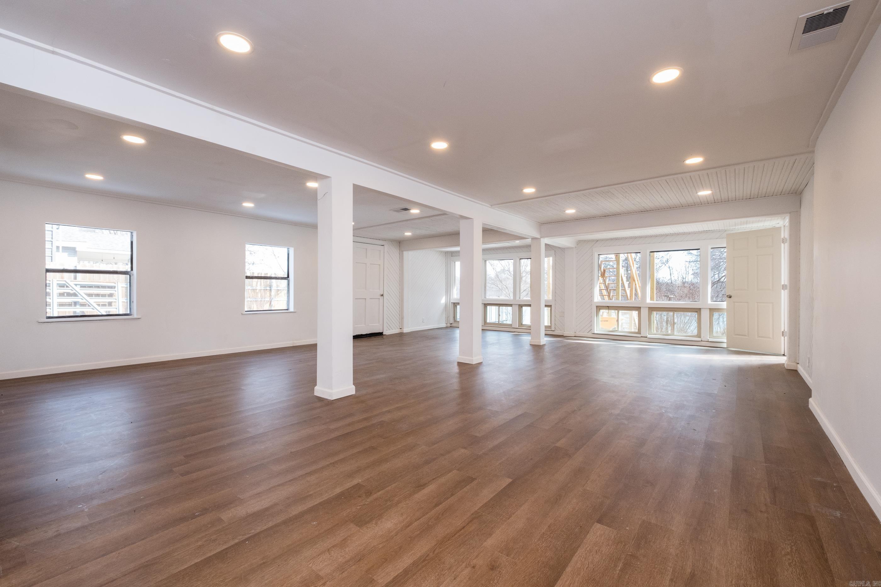 13118 Old River Drive Property Photo 9