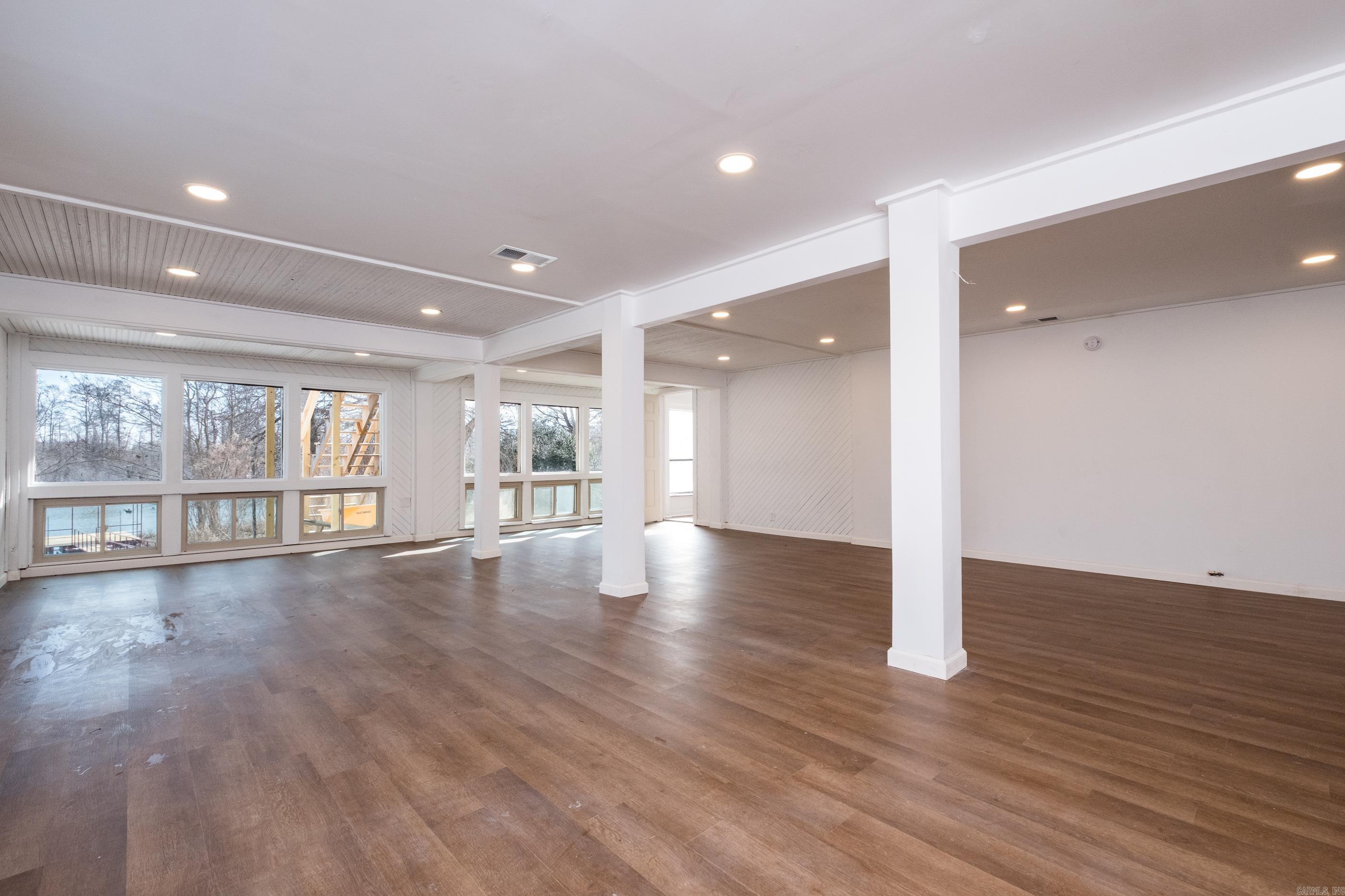 13118 Old River Drive Property Photo 10