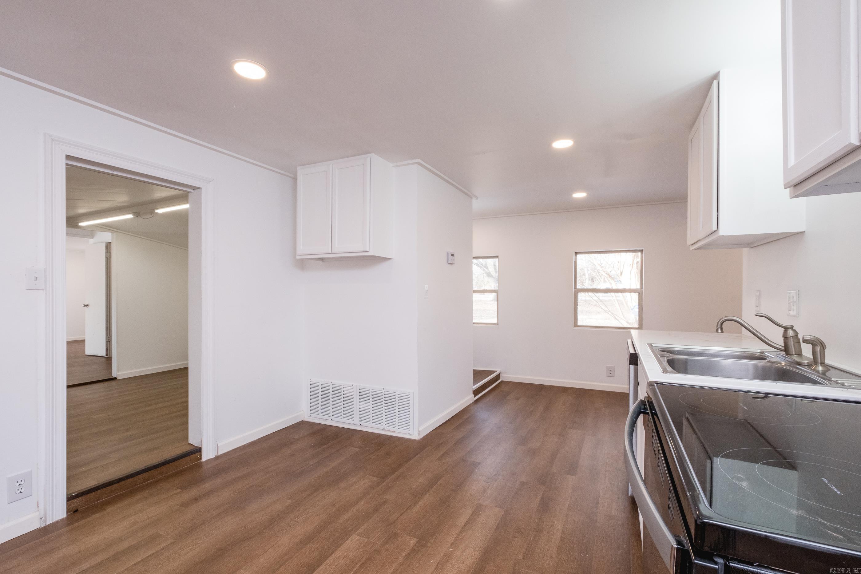 13118 Old River Drive Property Photo 17