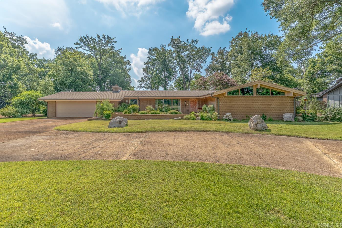 12 Meadowbrook Lane Property Photo 1