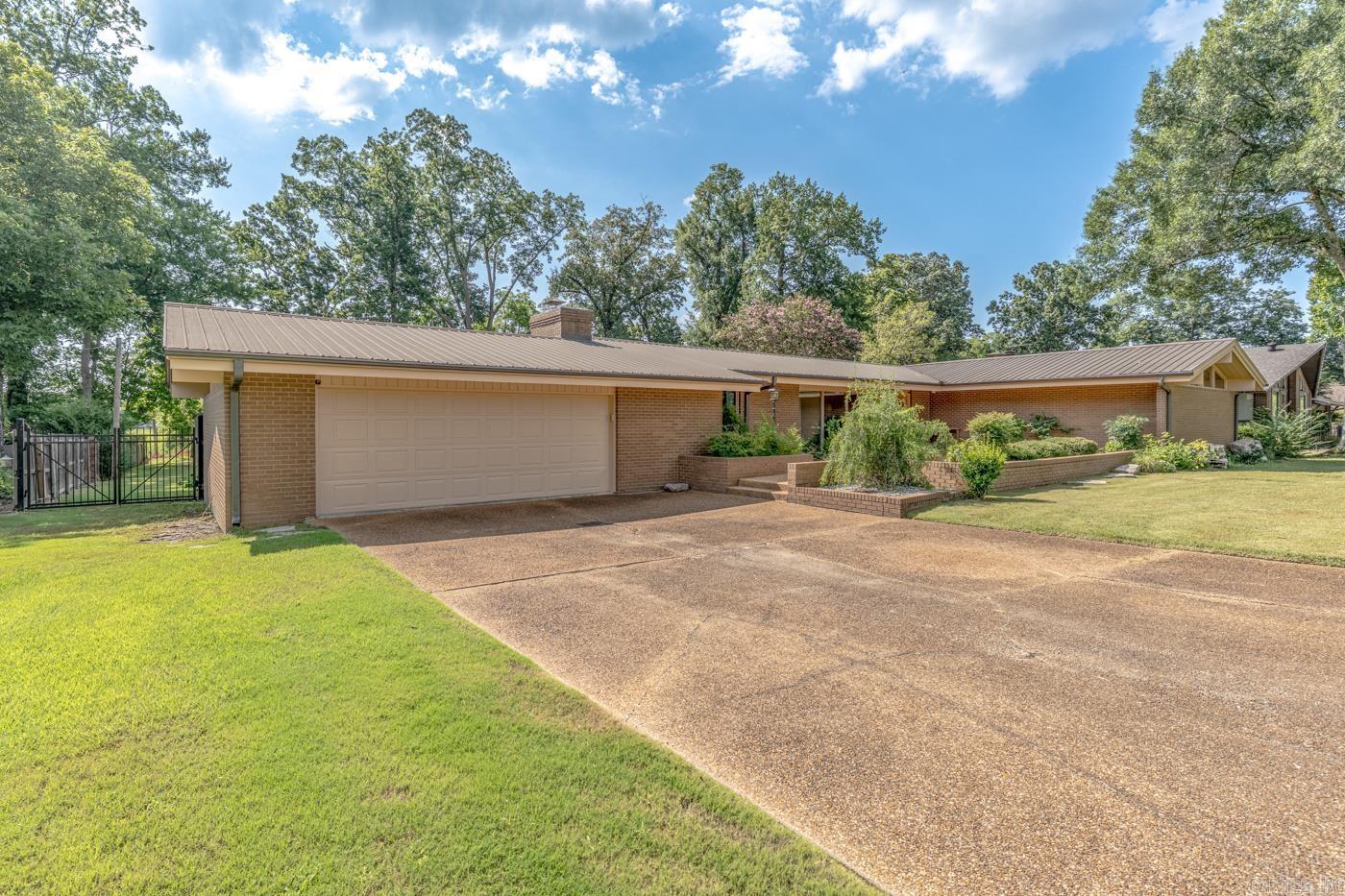 12 Meadowbrook Lane Property Photo 2