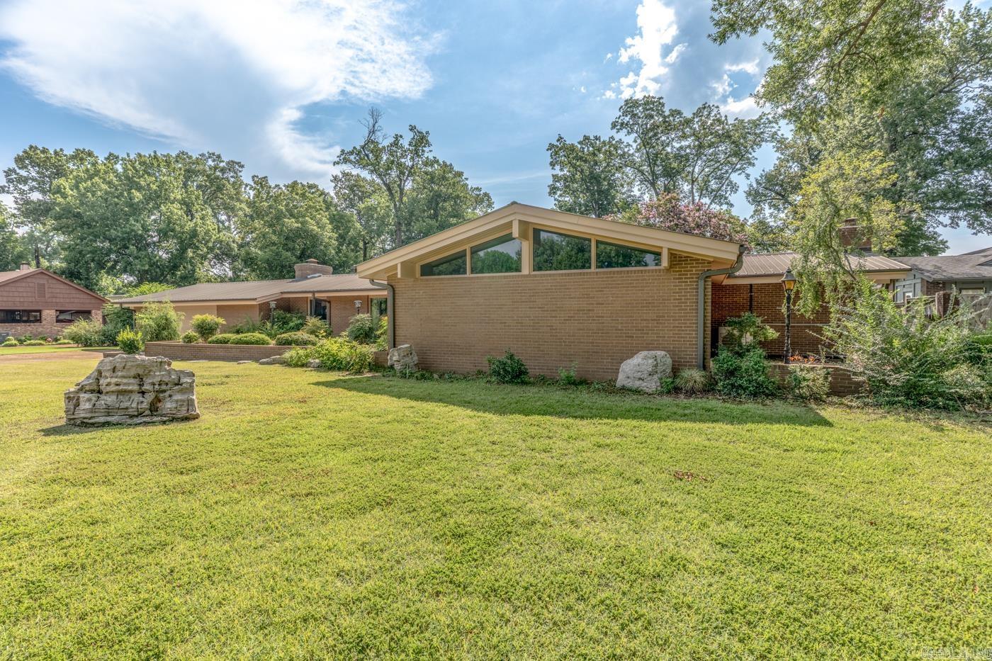 12 Meadowbrook Lane Property Photo 3