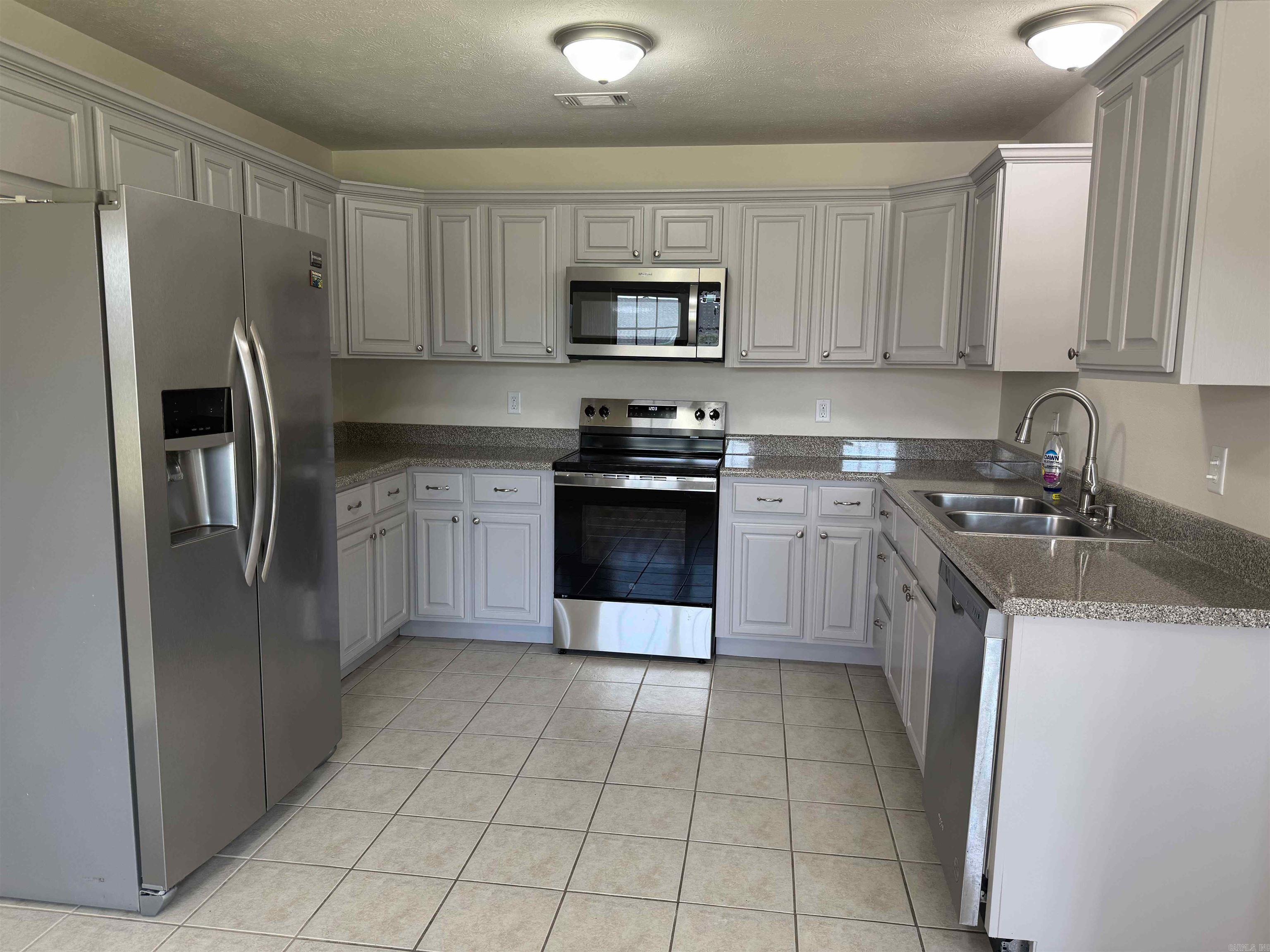 100 E Lauren Road Property Photo 3
