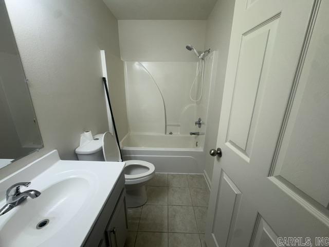 100 E Lauren Road Property Photo 9