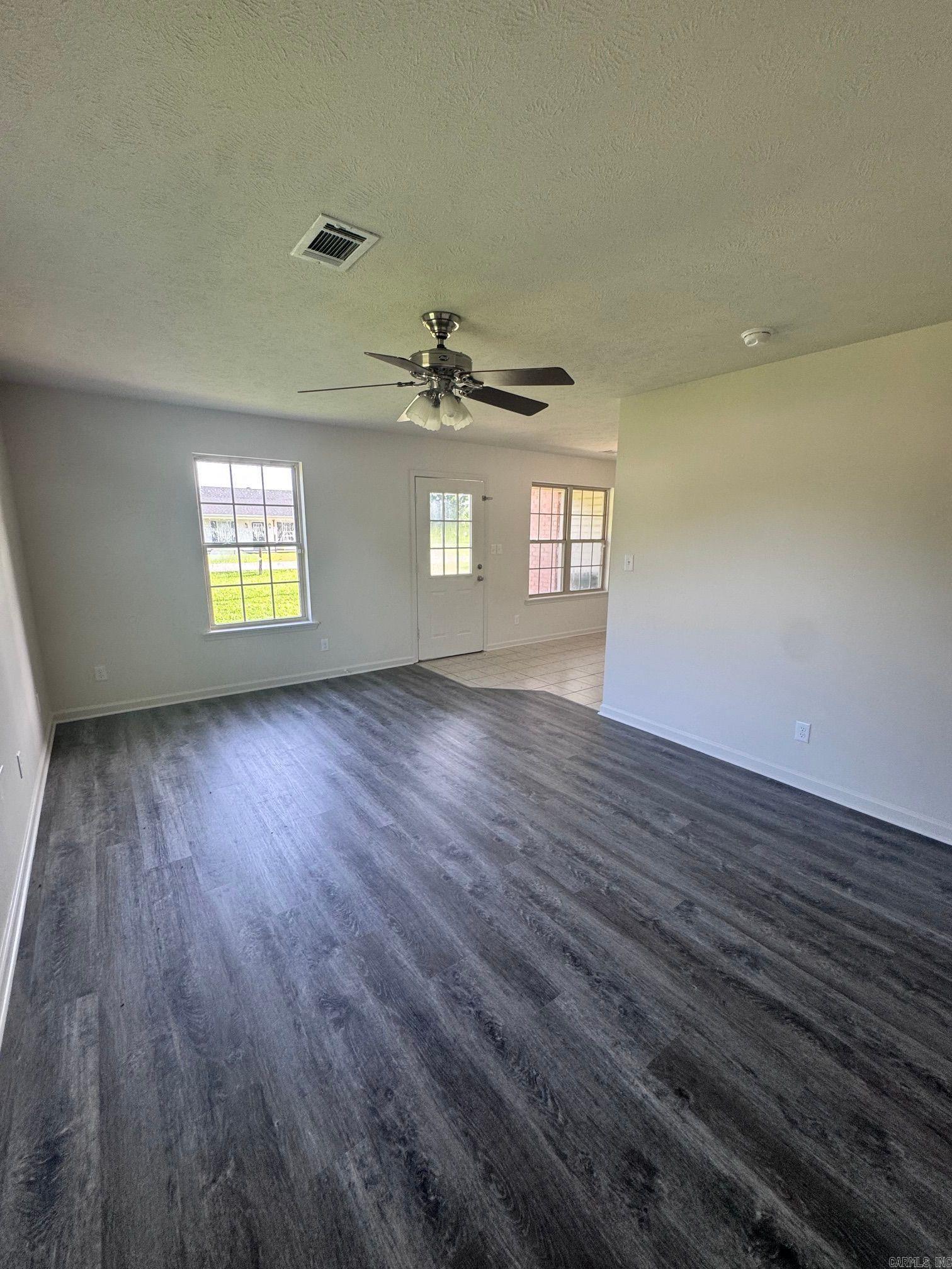 100 E Lauren Road Property Photo 10