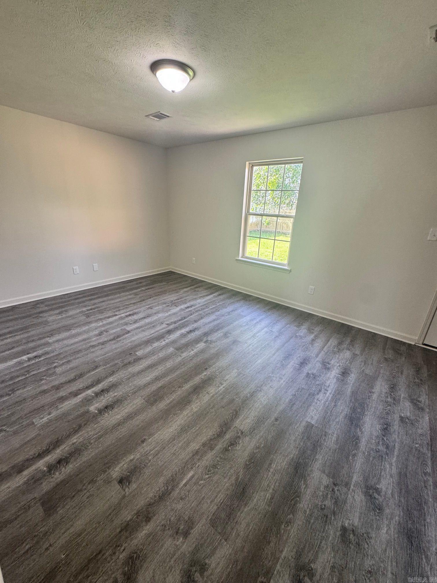 100 E Lauren Road Property Photo 14