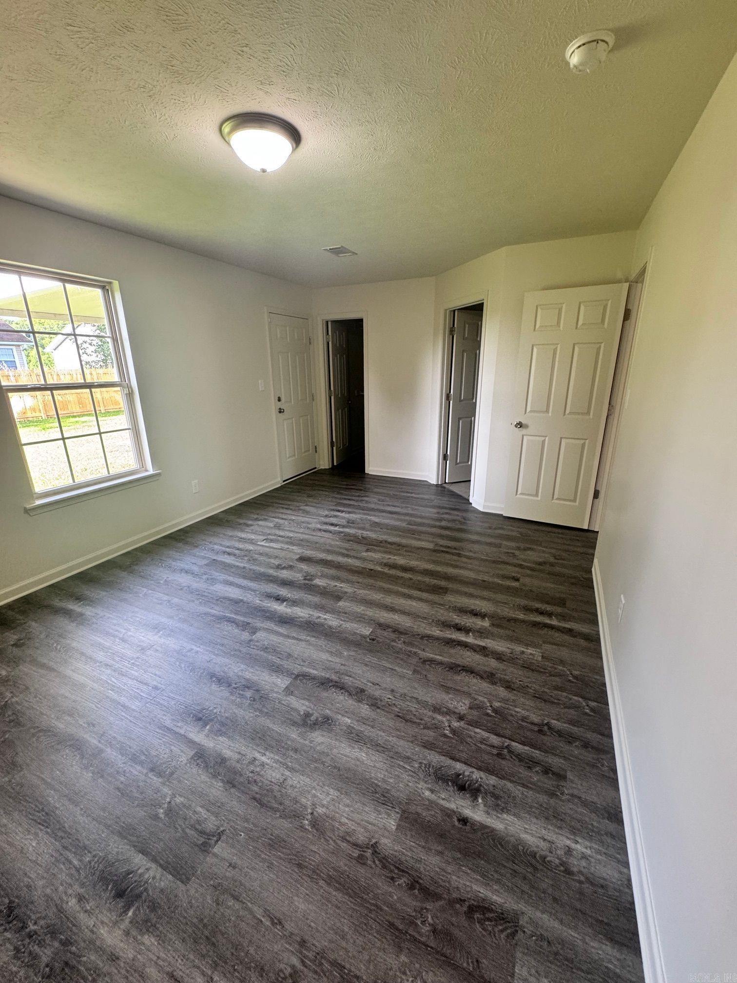 100 E Lauren Road Property Photo 15