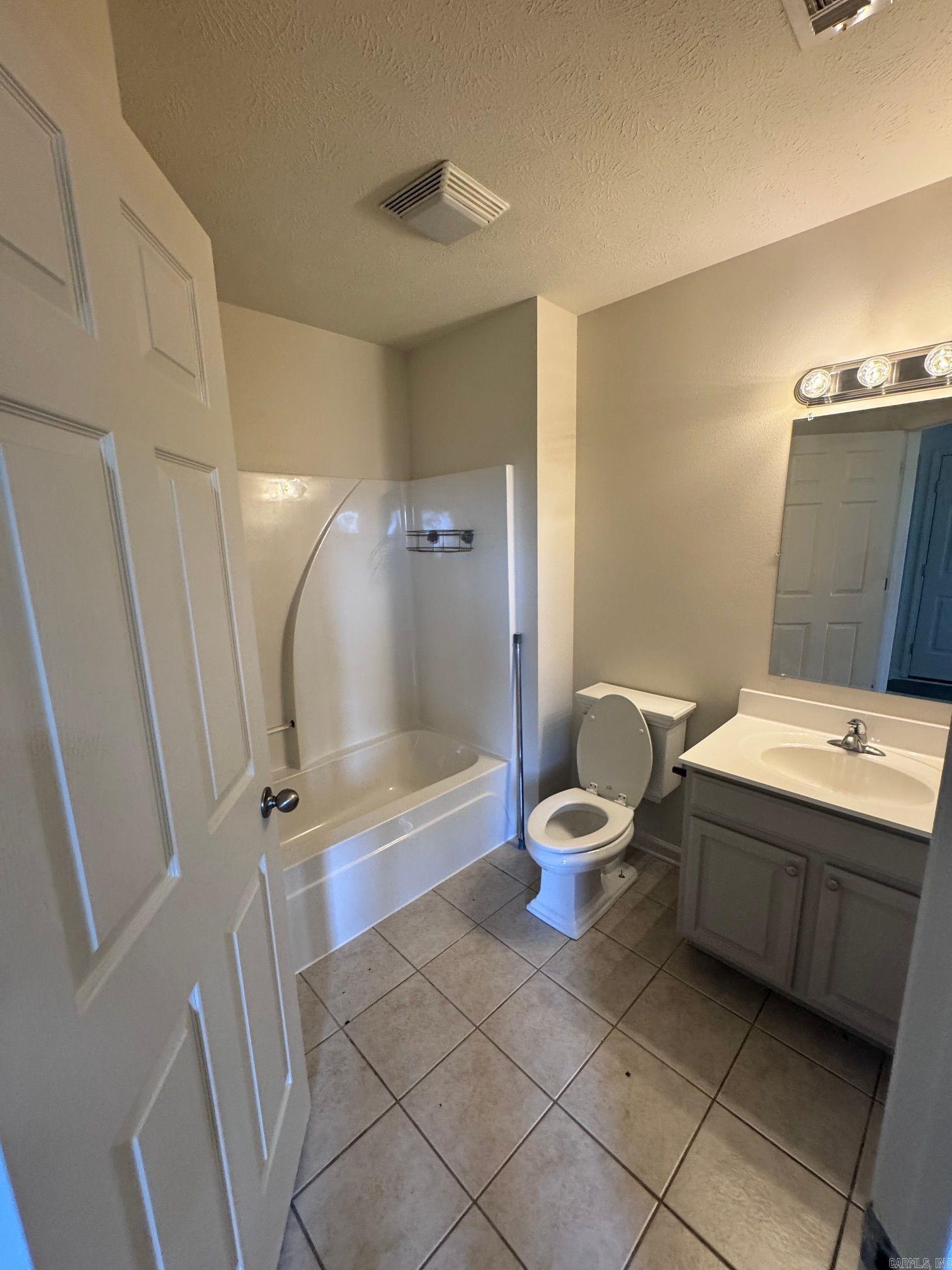 100 E Lauren Road Property Photo 17